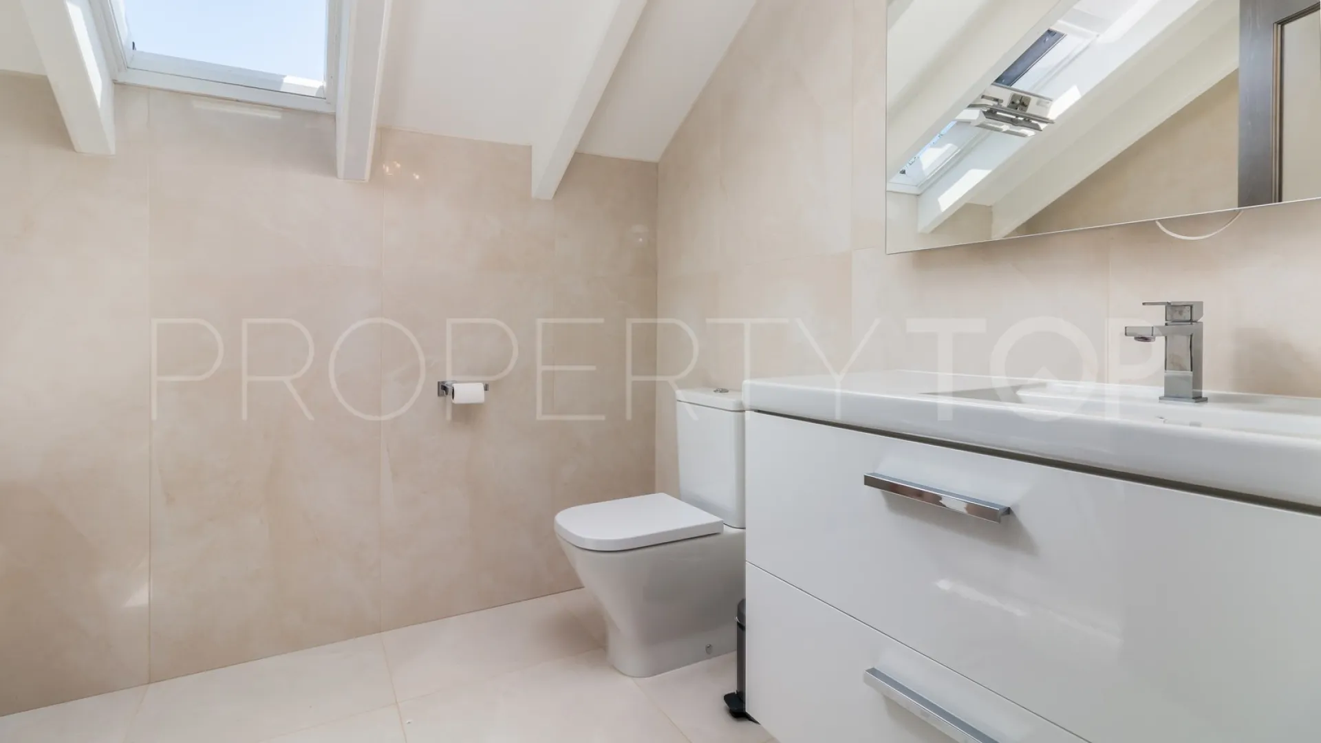 Villa for sale in Zona F