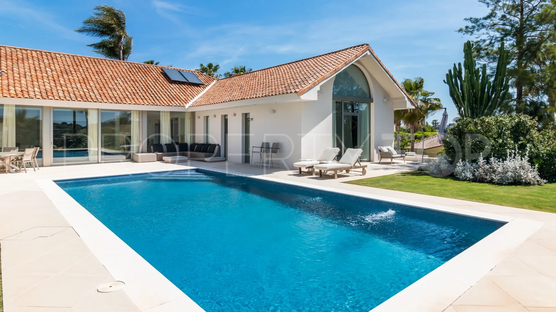 Villa for sale in Zona F