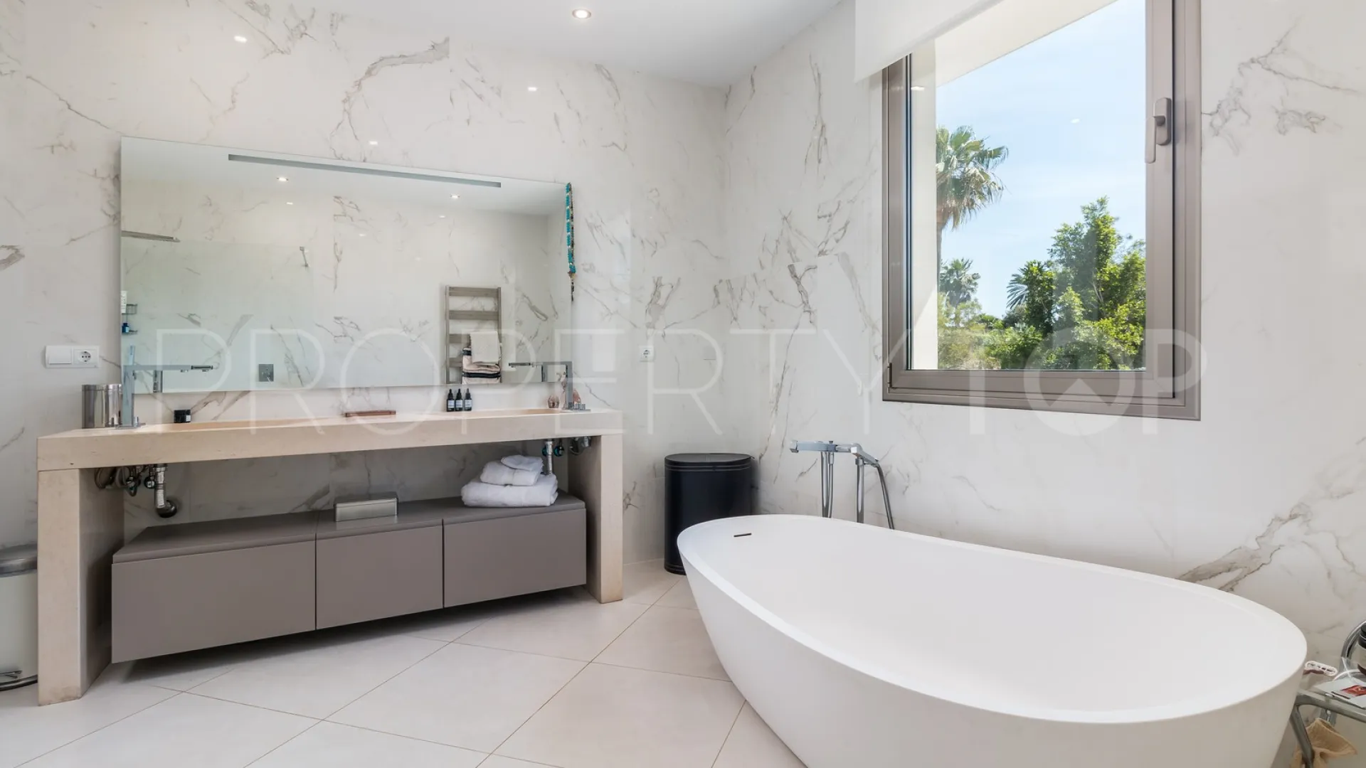 Villa for sale in Zona F