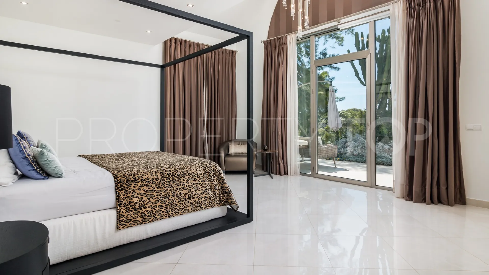 Villa for sale in Zona F