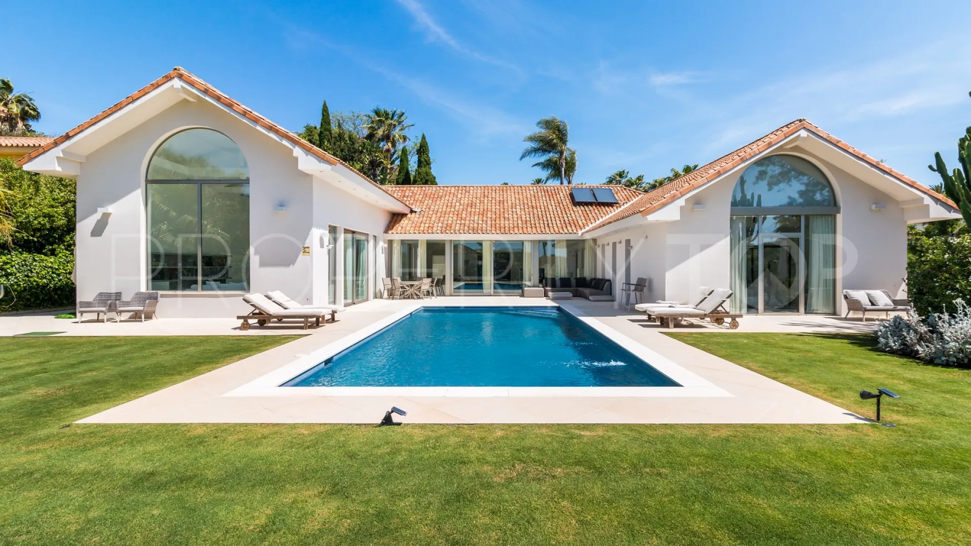 Villa for sale in Zona F