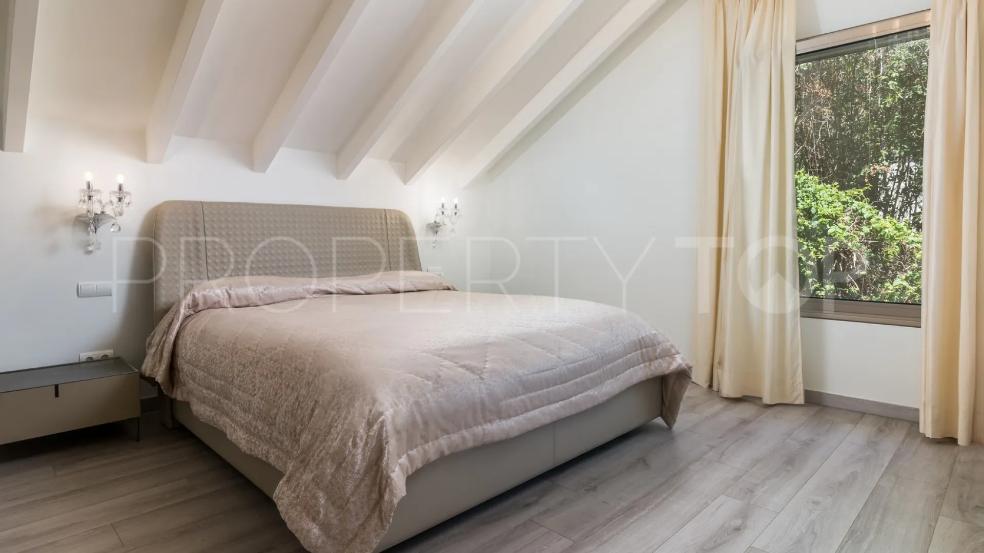 Villa for sale in Zona F