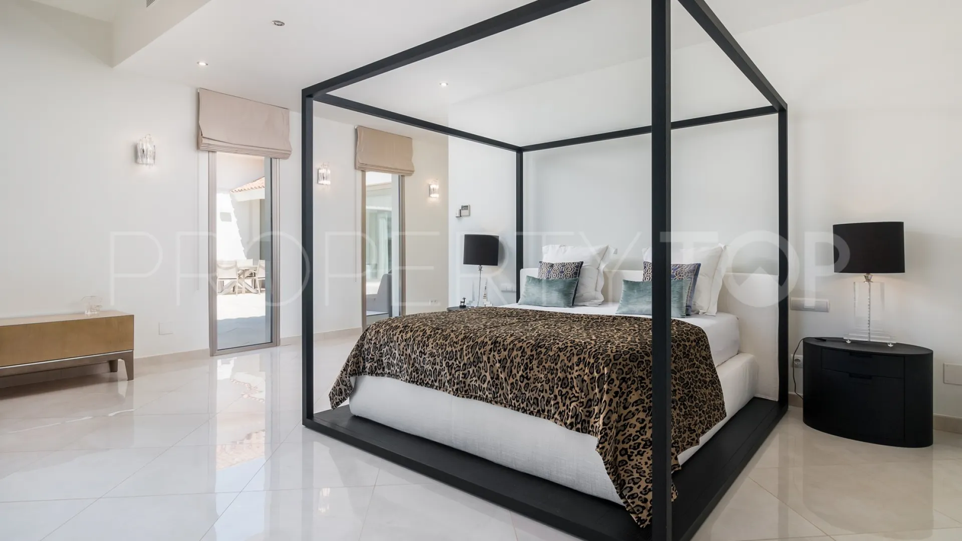 Villa for sale in Zona F