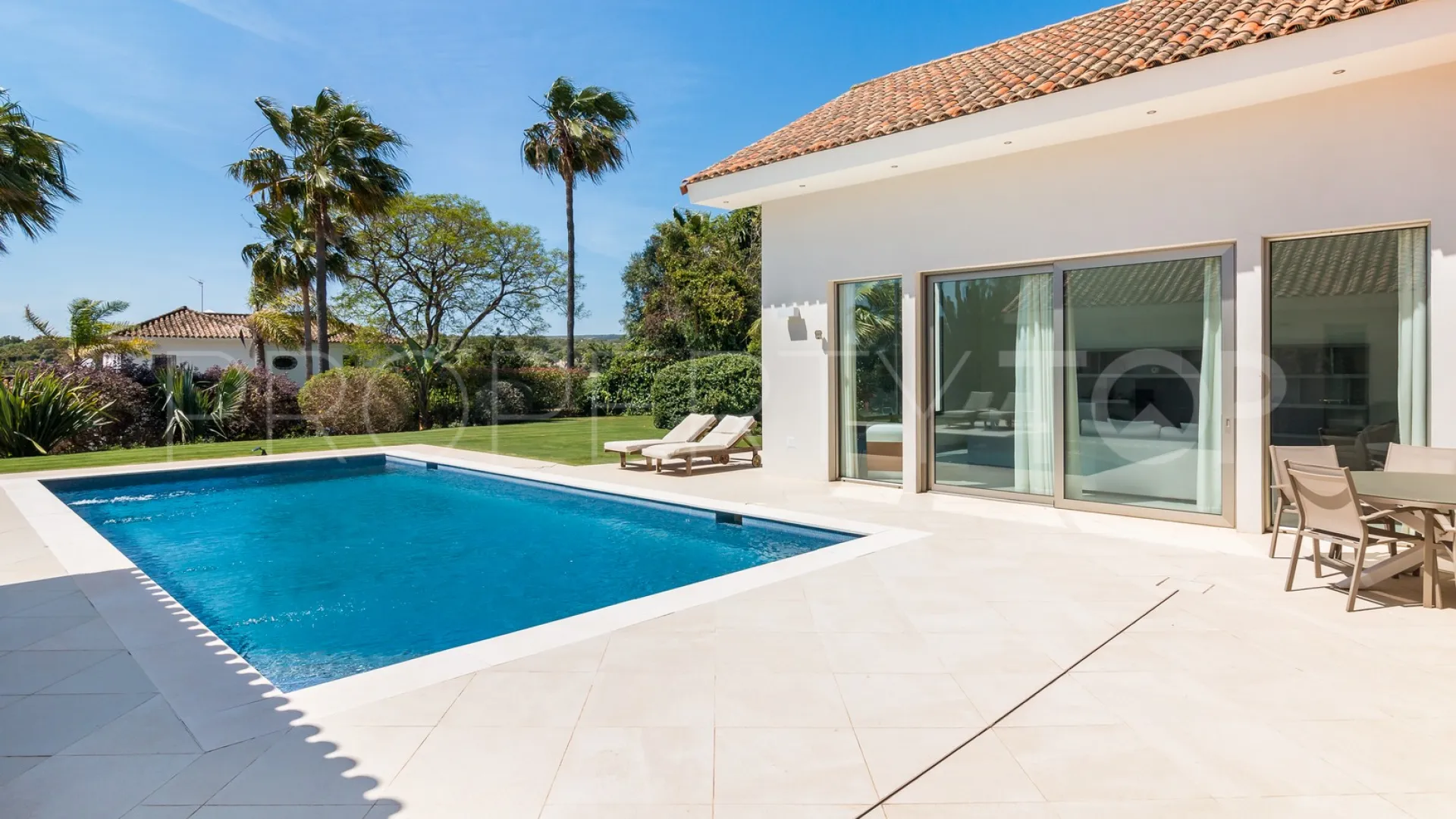 Villa for sale in Zona F
