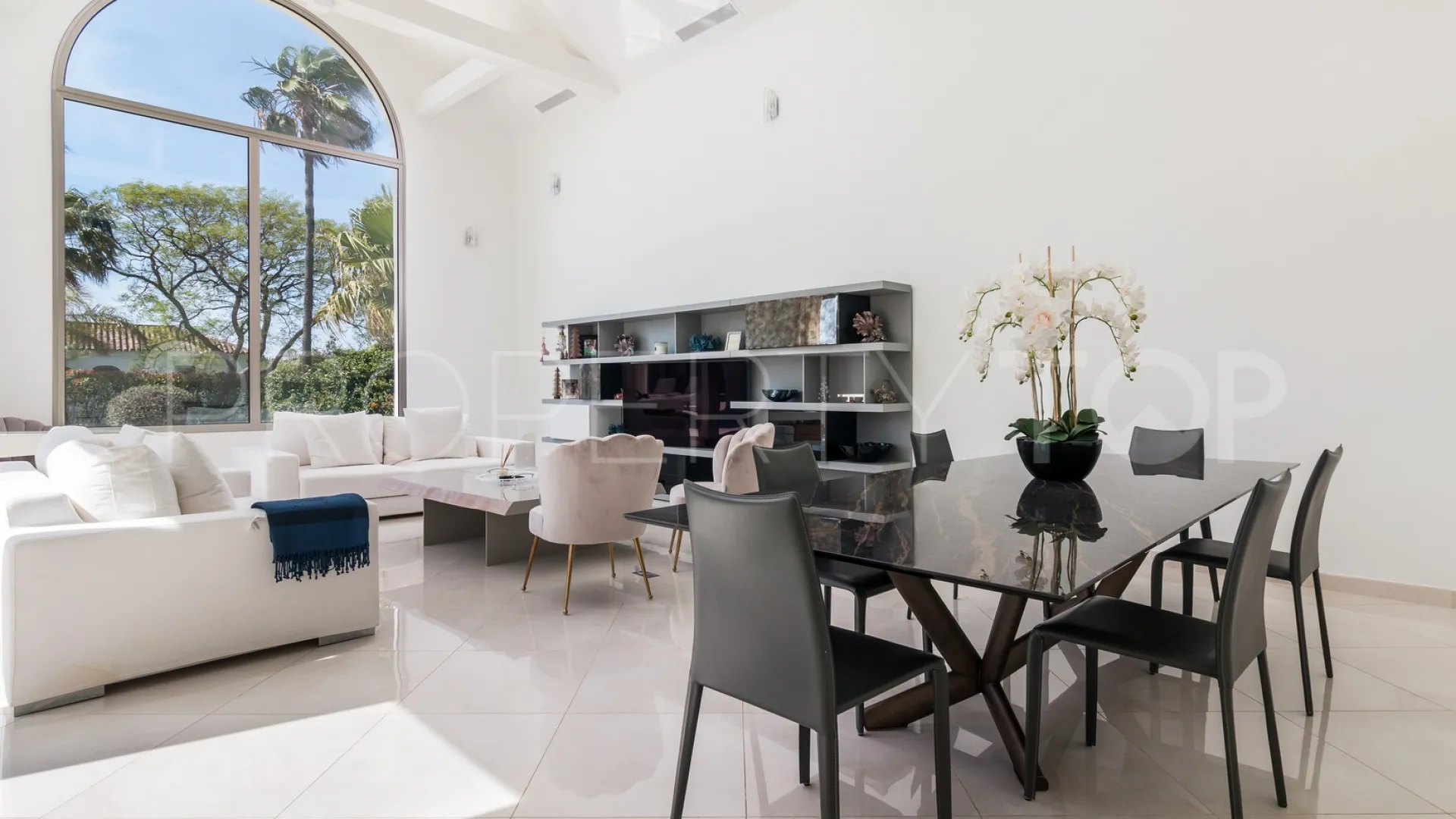 Villa for sale in Zona F