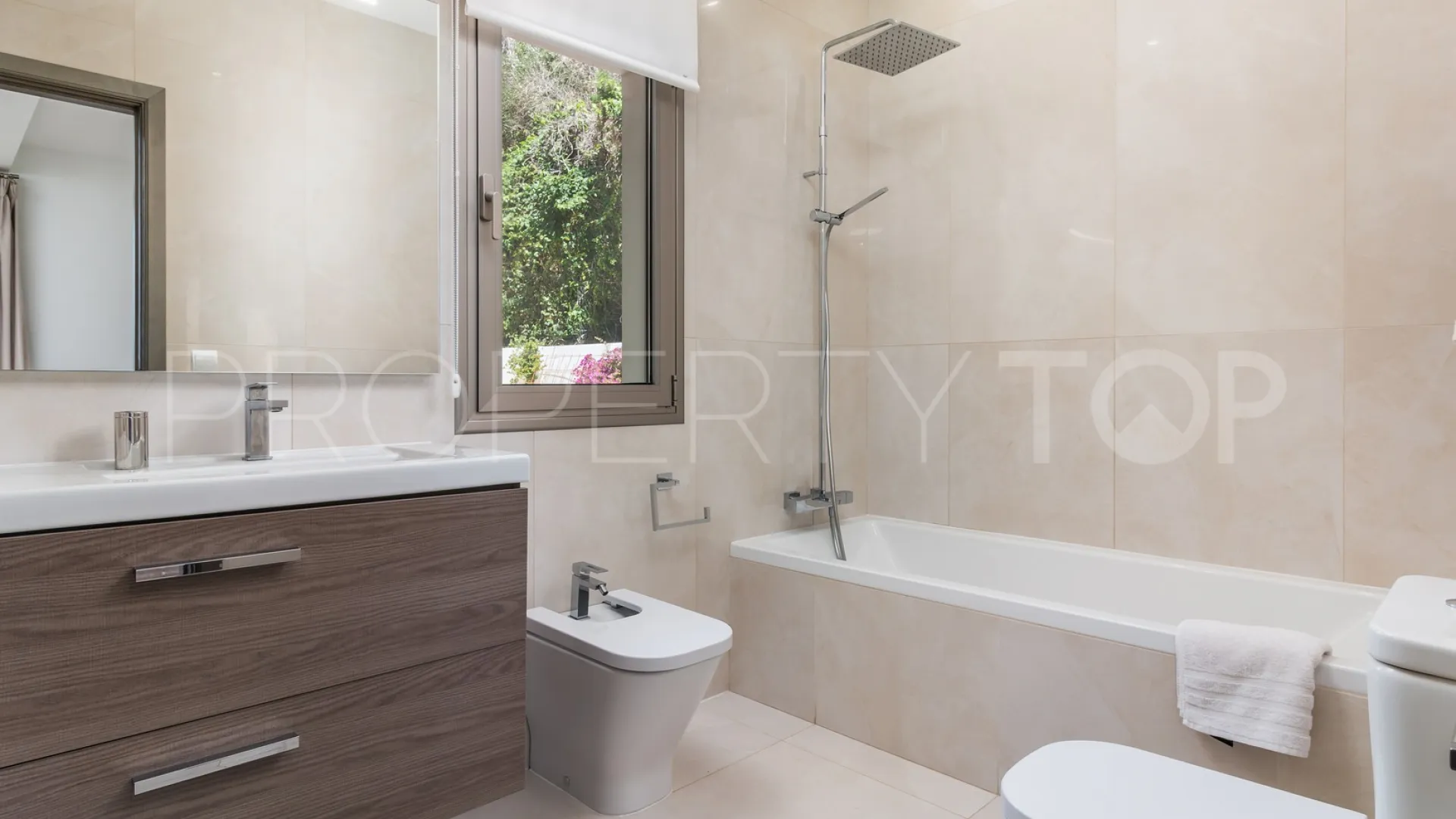 Villa for sale in Zona F
