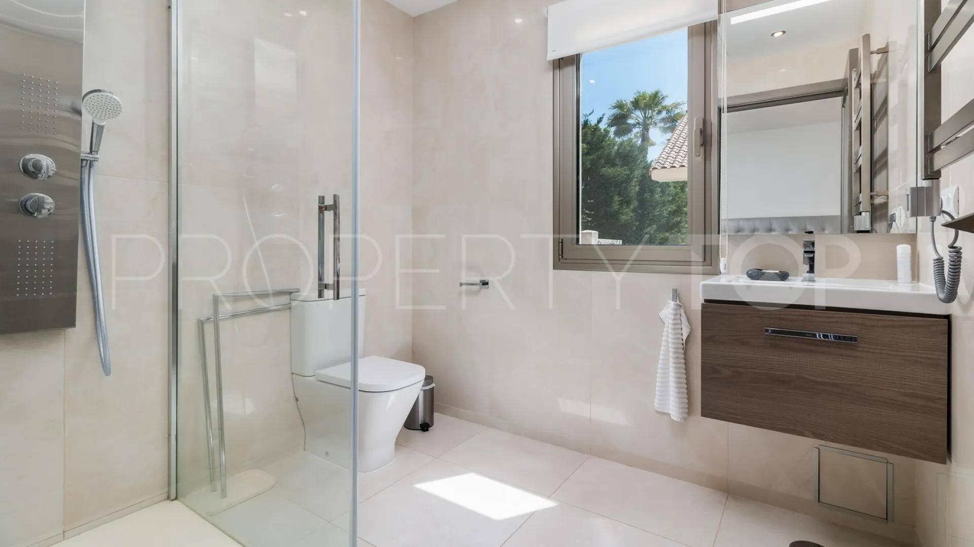 Villa for sale in Zona F
