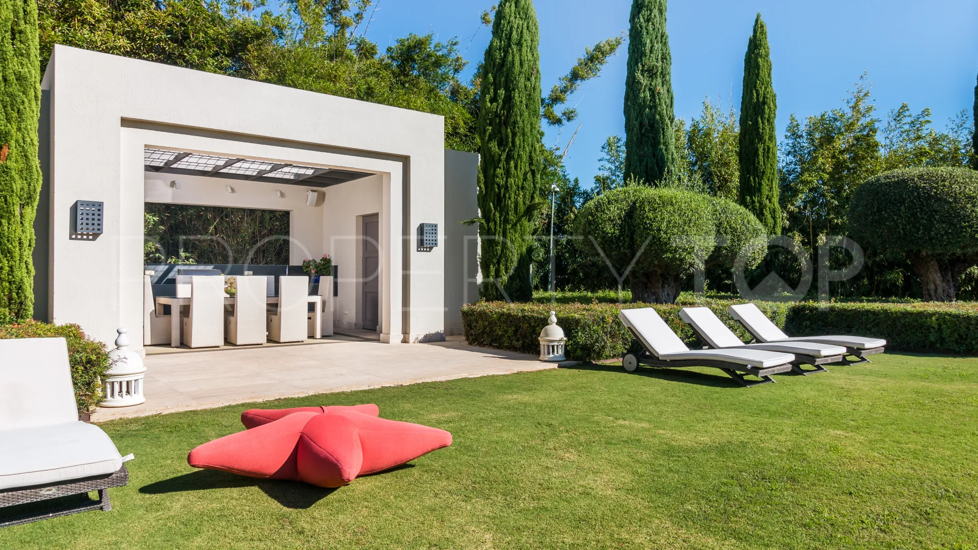 Se vende villa de 6 dormitorios en Zona G