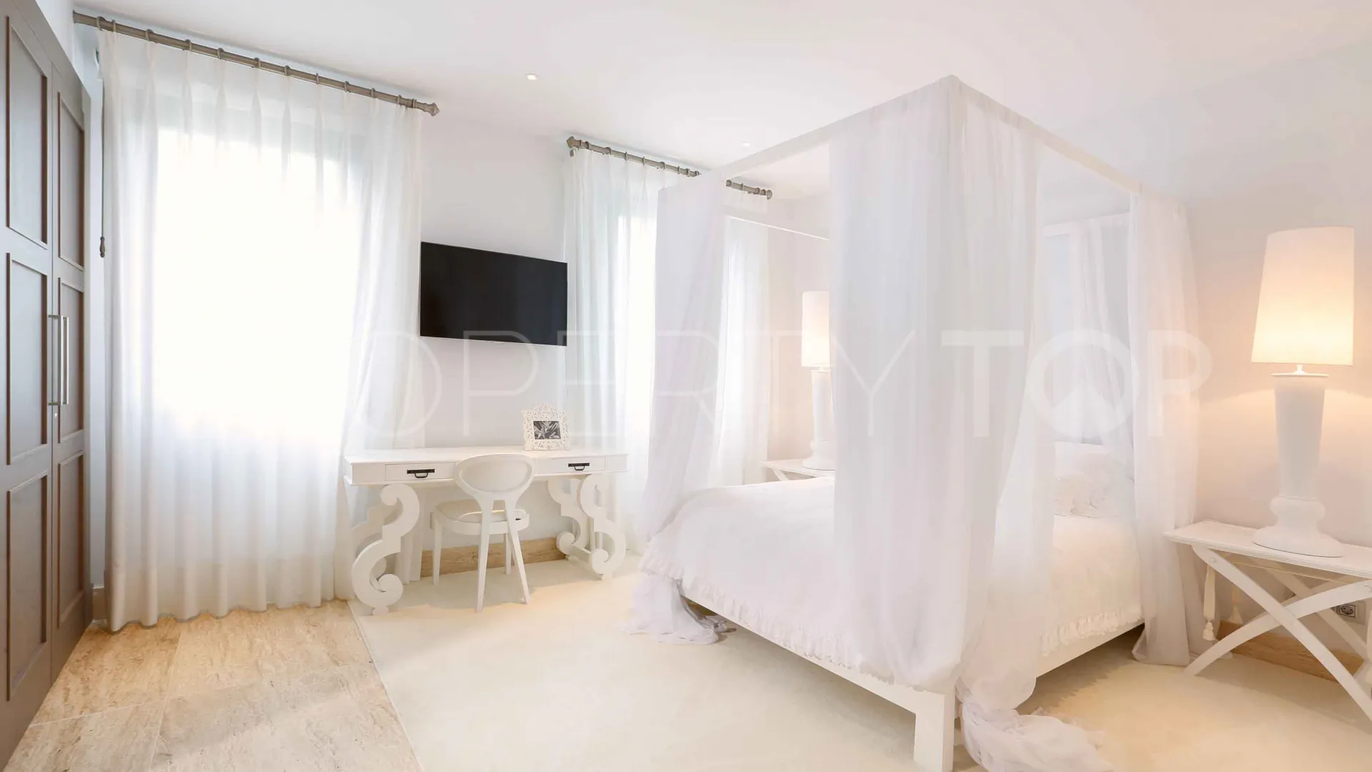 Se vende villa de 6 dormitorios en Zona G
