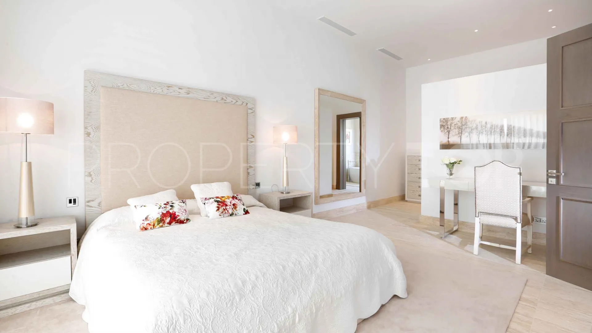 Se vende villa de 6 dormitorios en Zona G