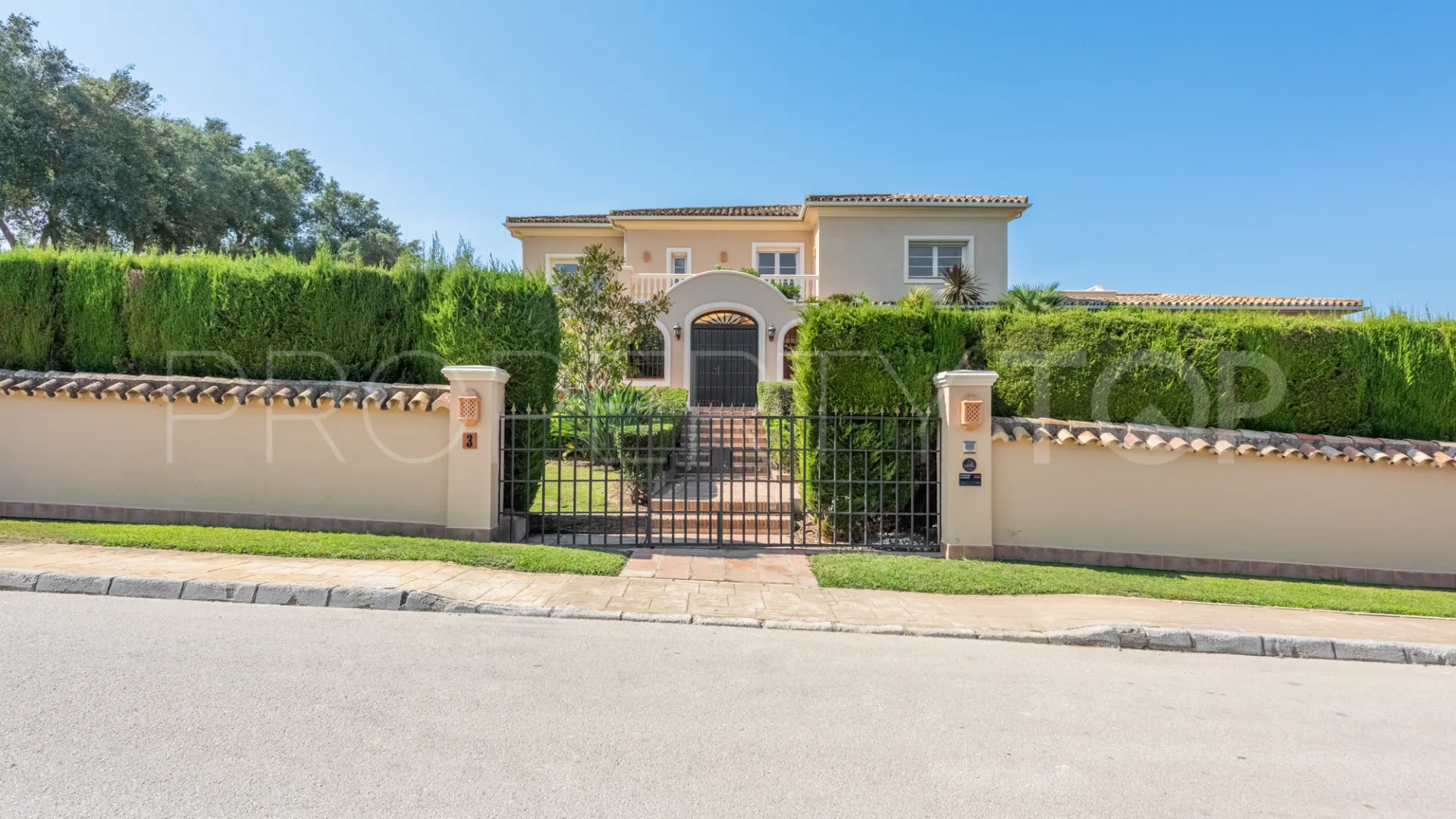 Villa de 7 dormitorios en venta en San Roque Club