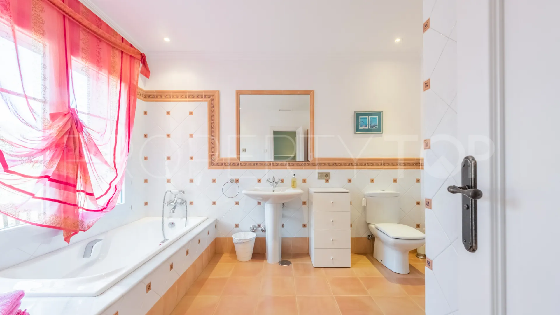 Villa de 7 dormitorios en venta en San Roque Club