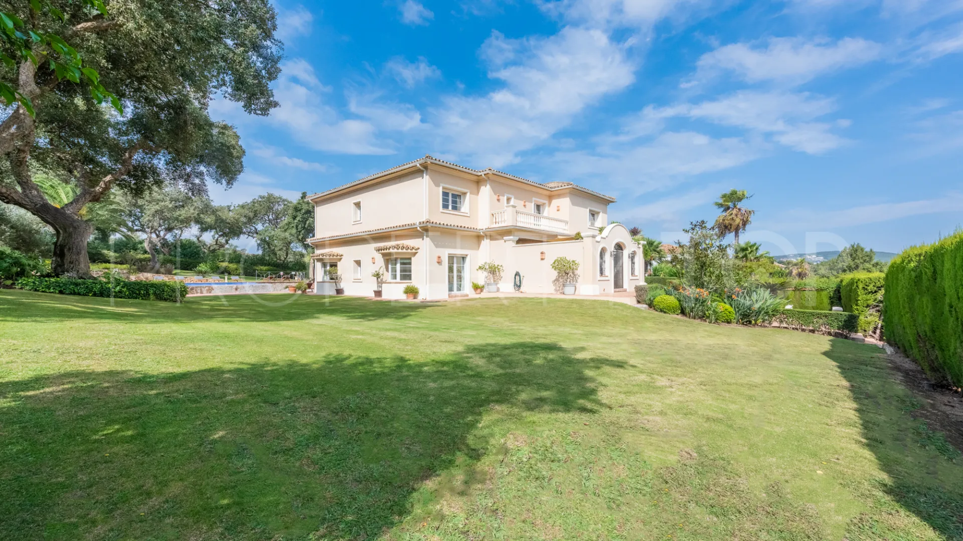 Villa de 7 dormitorios en venta en San Roque Club
