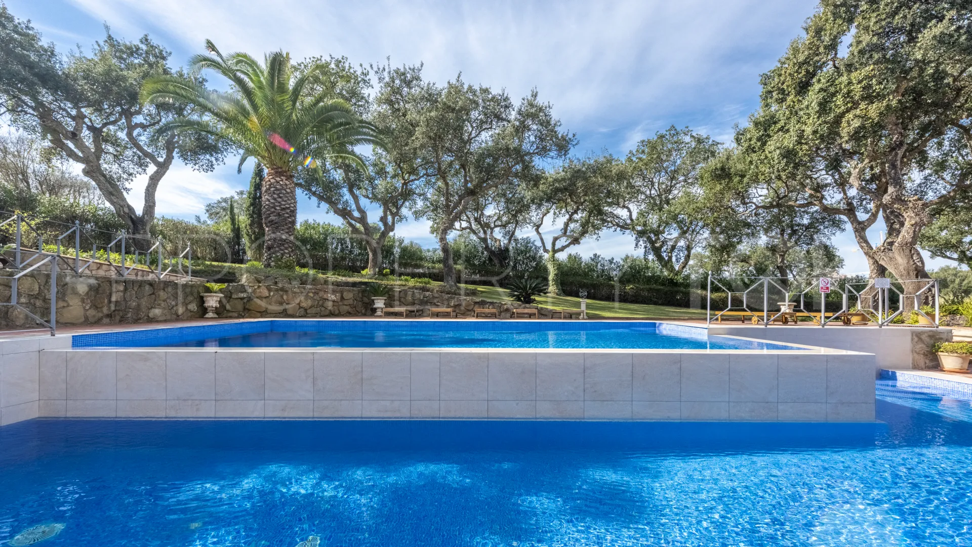 Villa de 7 dormitorios en venta en San Roque Club