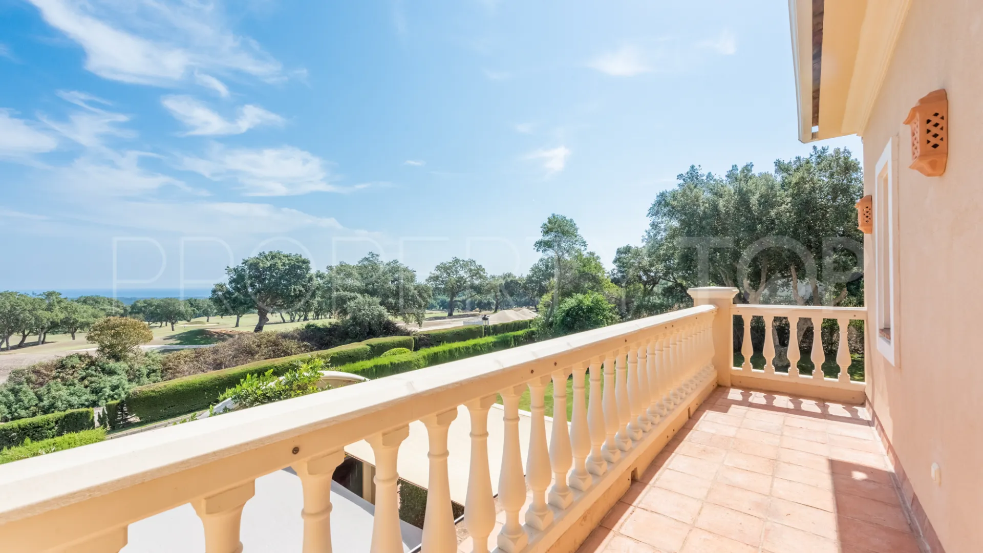 Villa de 7 dormitorios en venta en San Roque Club