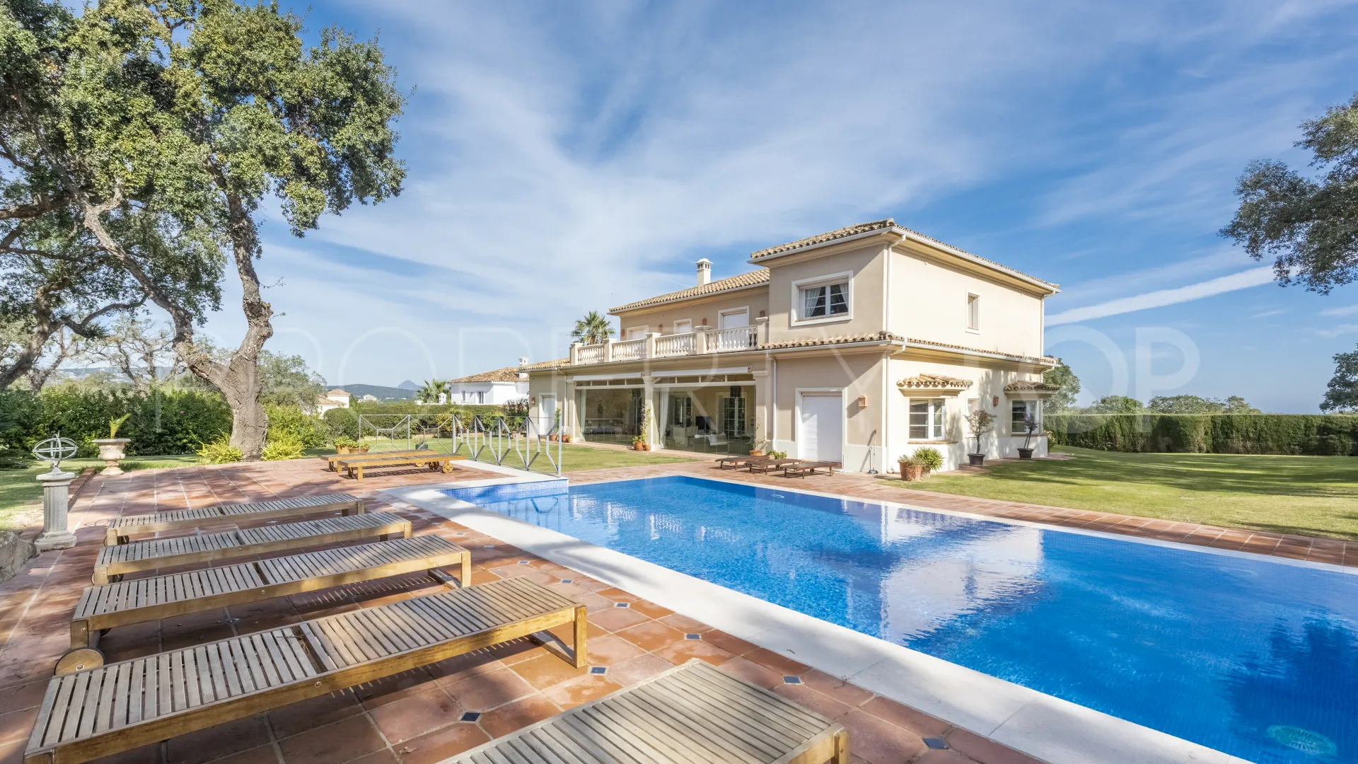 Villa de 7 dormitorios en venta en San Roque Club