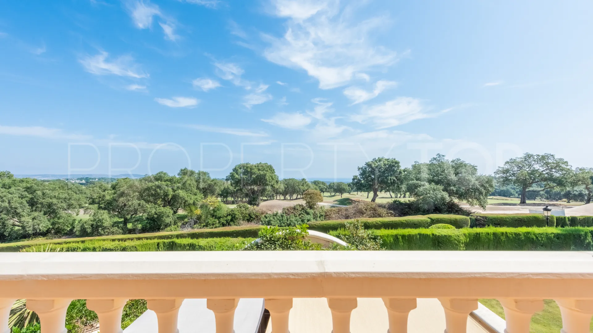 Villa de 7 dormitorios en venta en San Roque Club