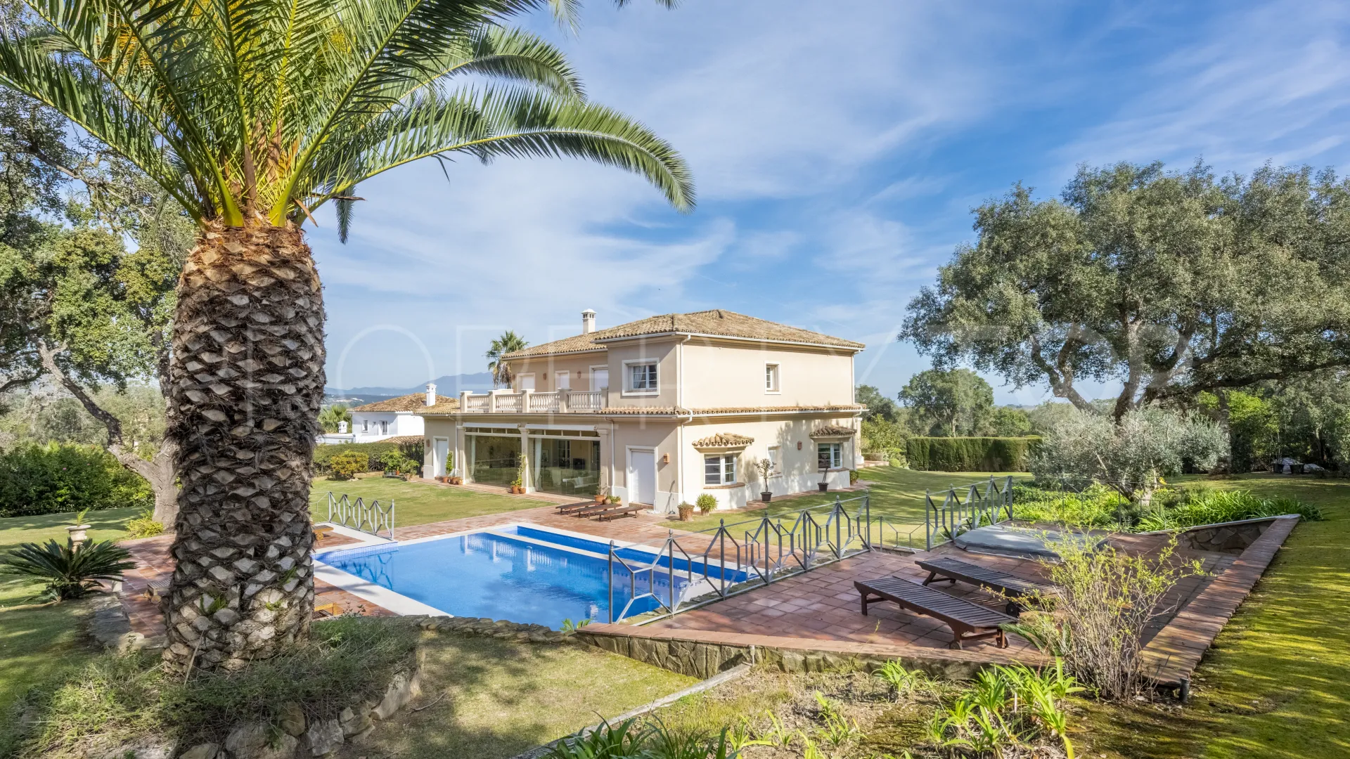 Villa de 7 dormitorios en venta en San Roque Club