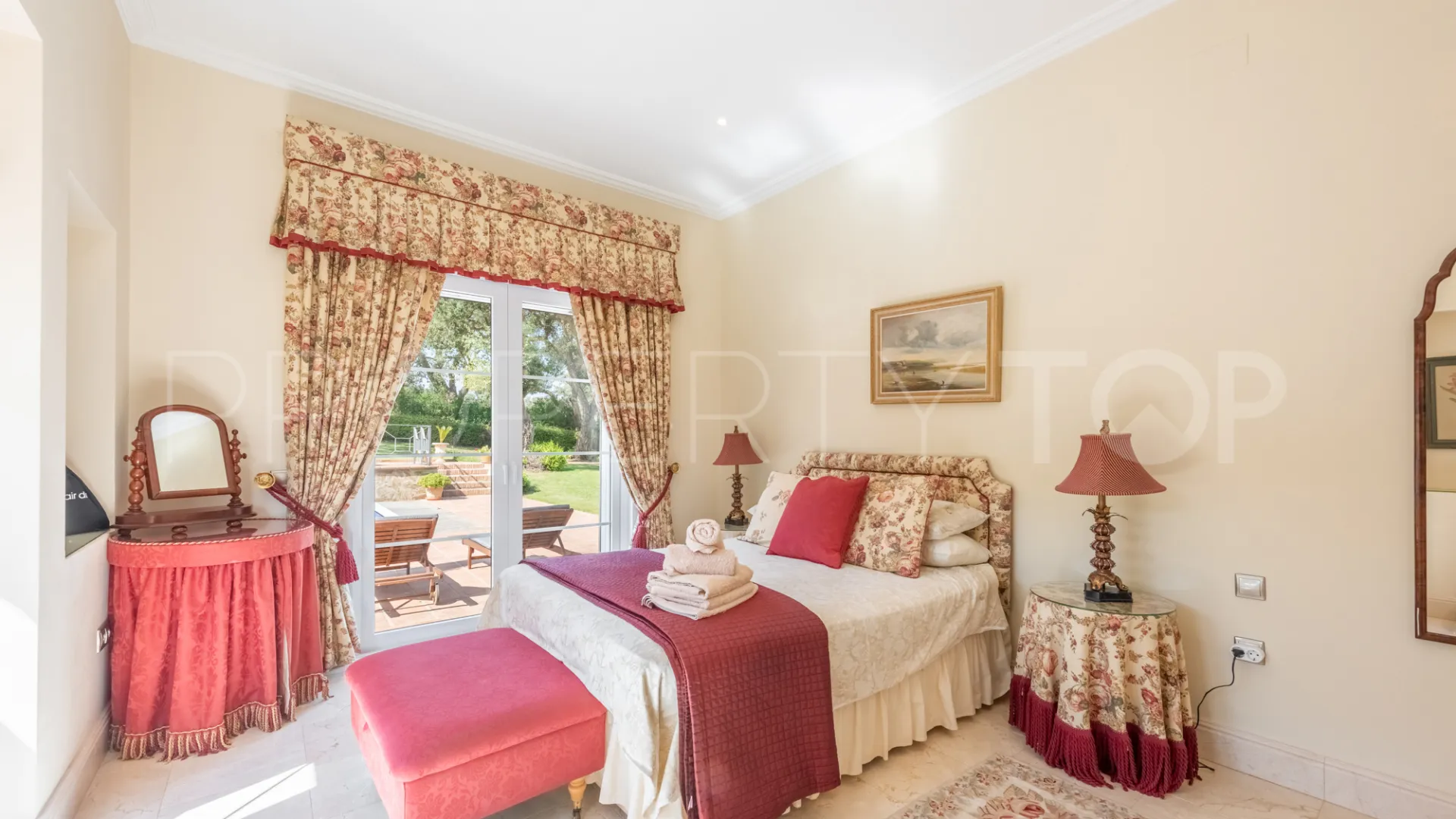 Villa de 7 dormitorios en venta en San Roque Club