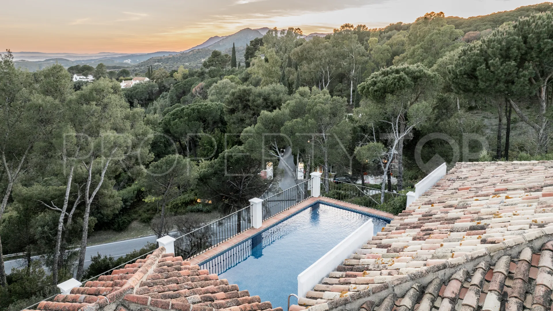 Villa for sale in El Madroñal with 4 bedrooms