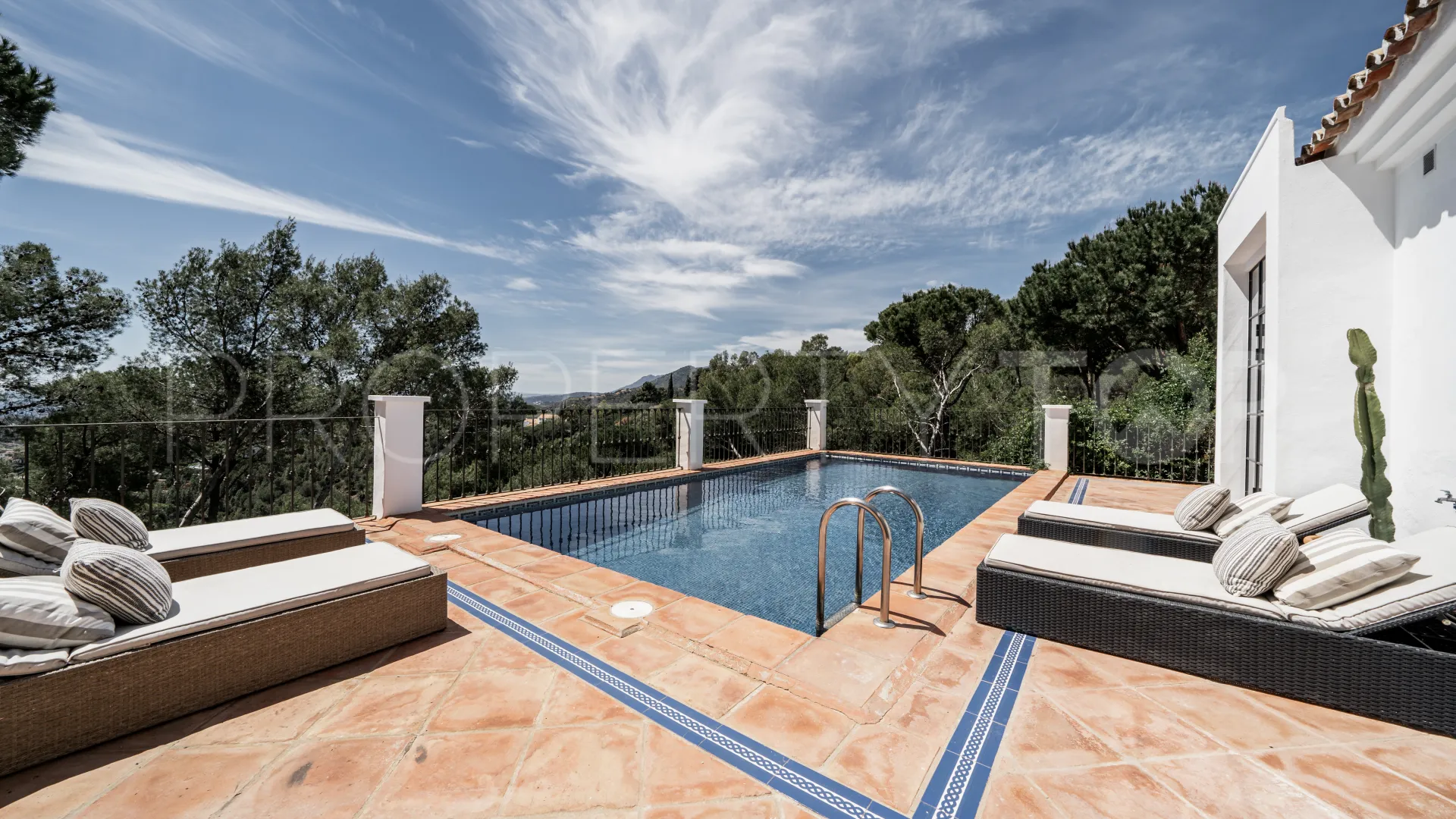 Villa for sale in El Madroñal with 4 bedrooms
