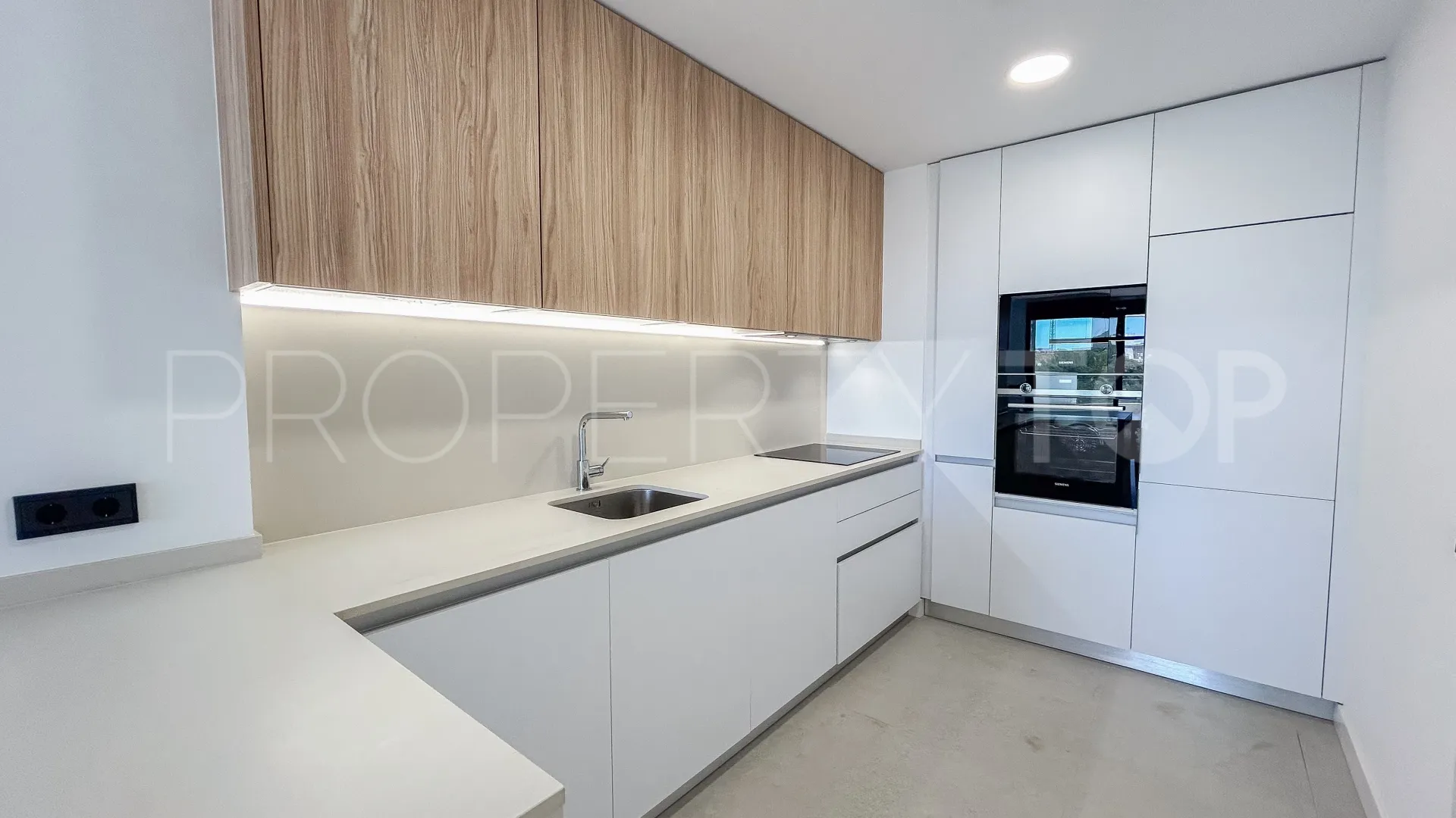 2 bedrooms apartment in Marbella for sale