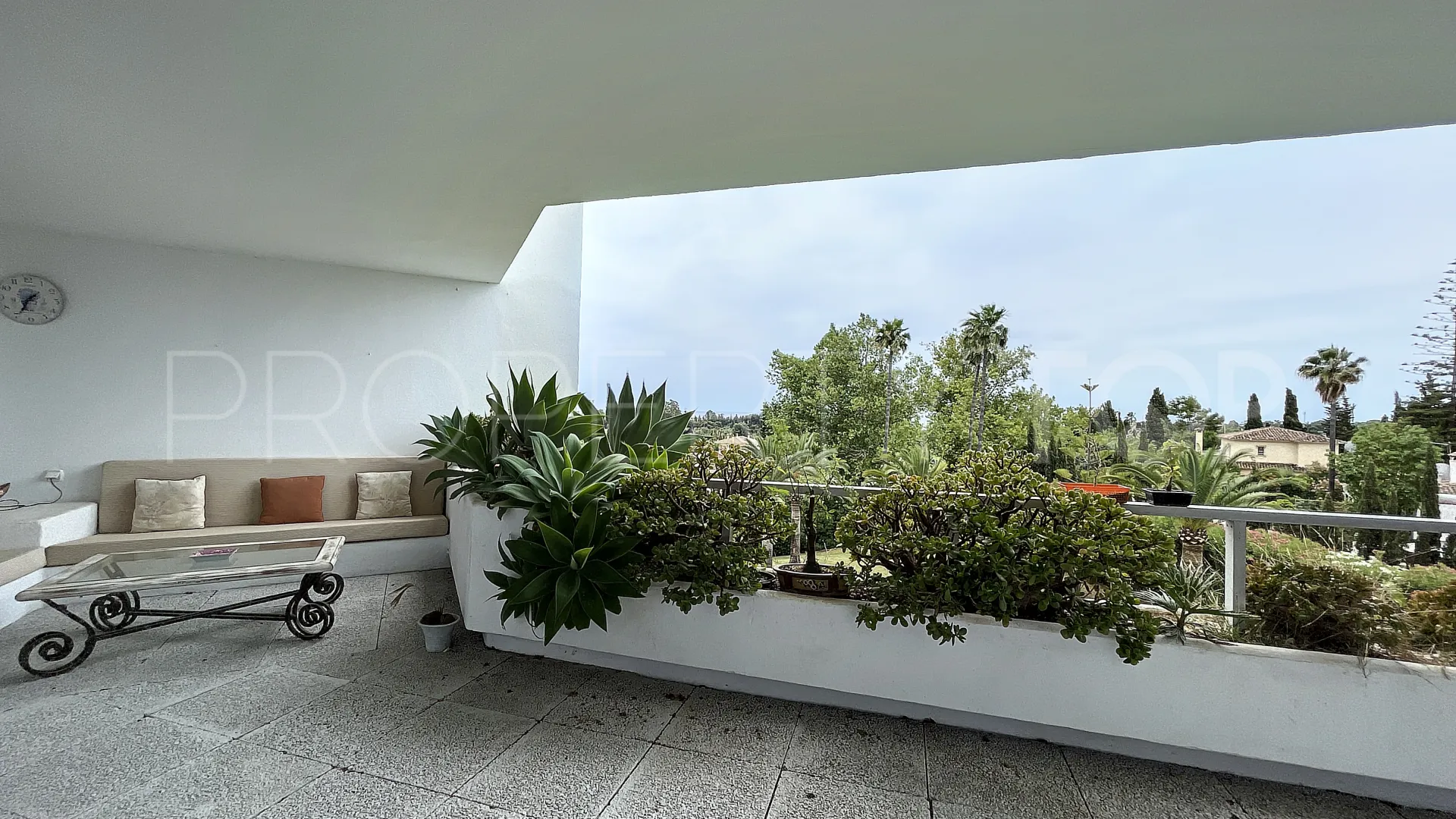 Buy Guadalmina Alta apartment