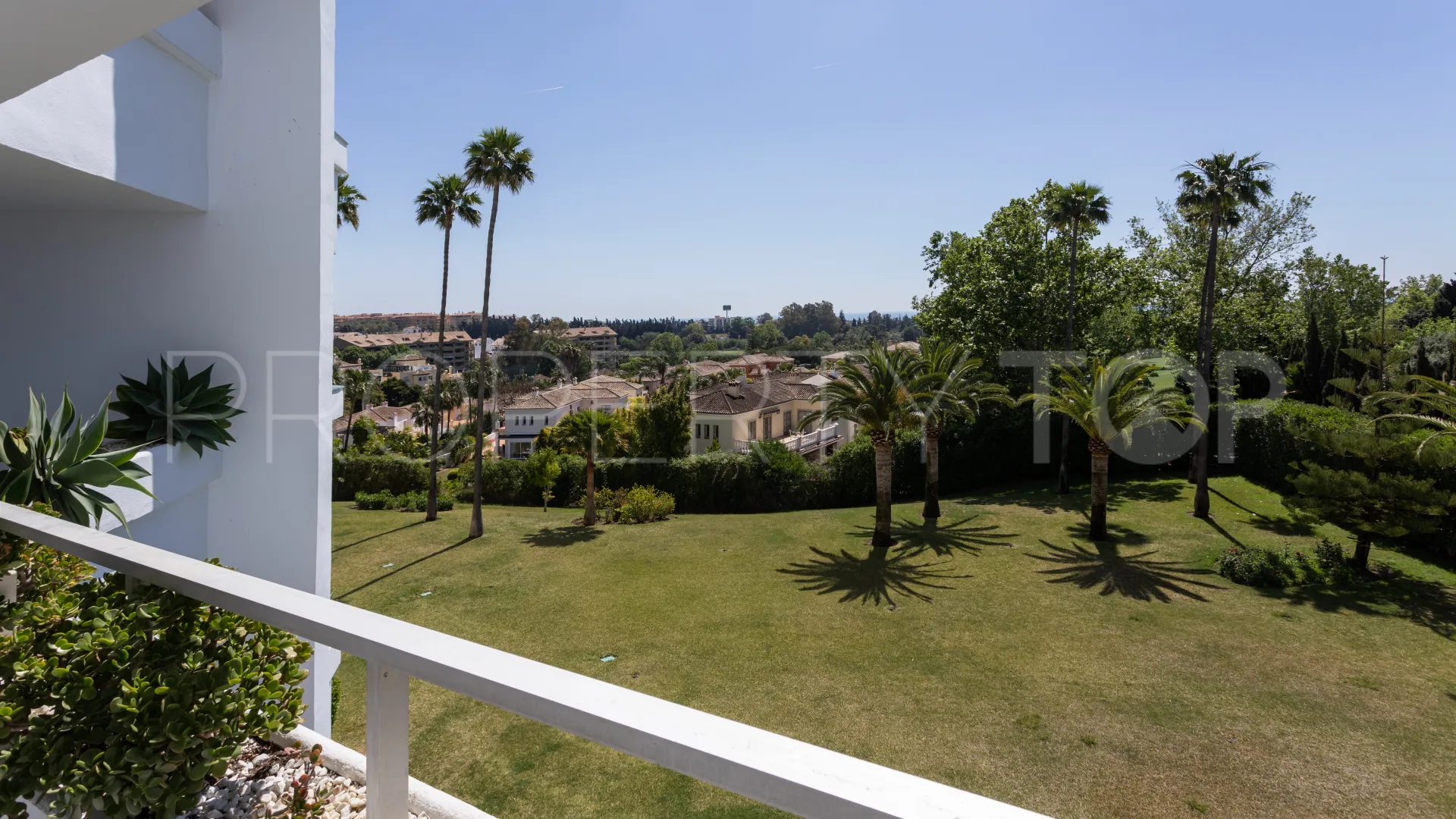 Buy Guadalmina Alta apartment