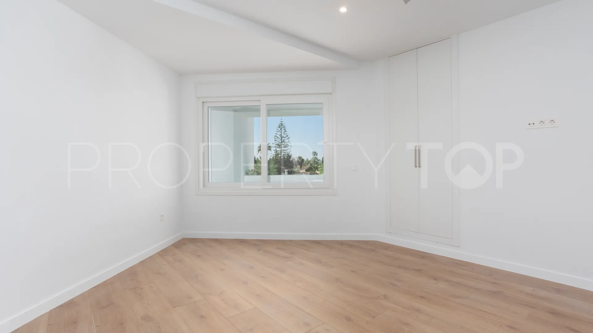 Buy Guadalmina Alta apartment