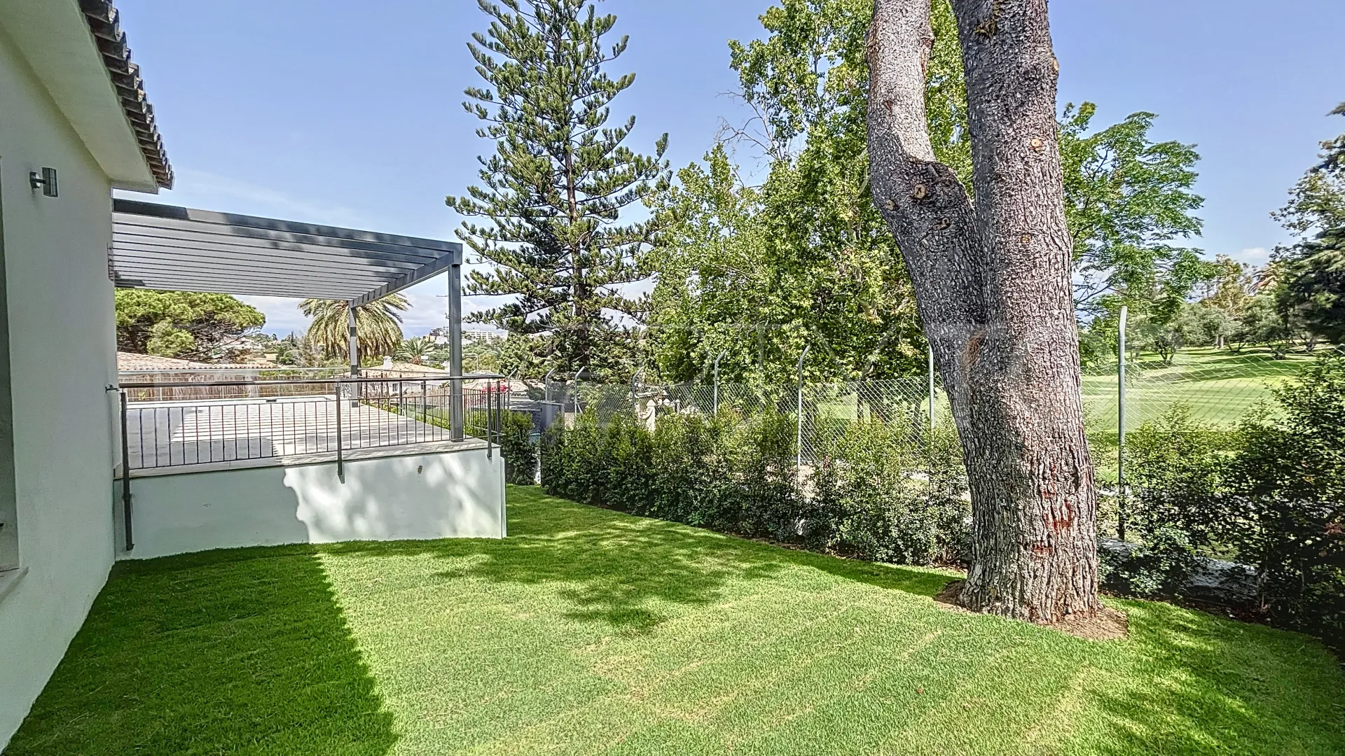 Comprar villa con 4 dormitorios en Guadalmina Alta