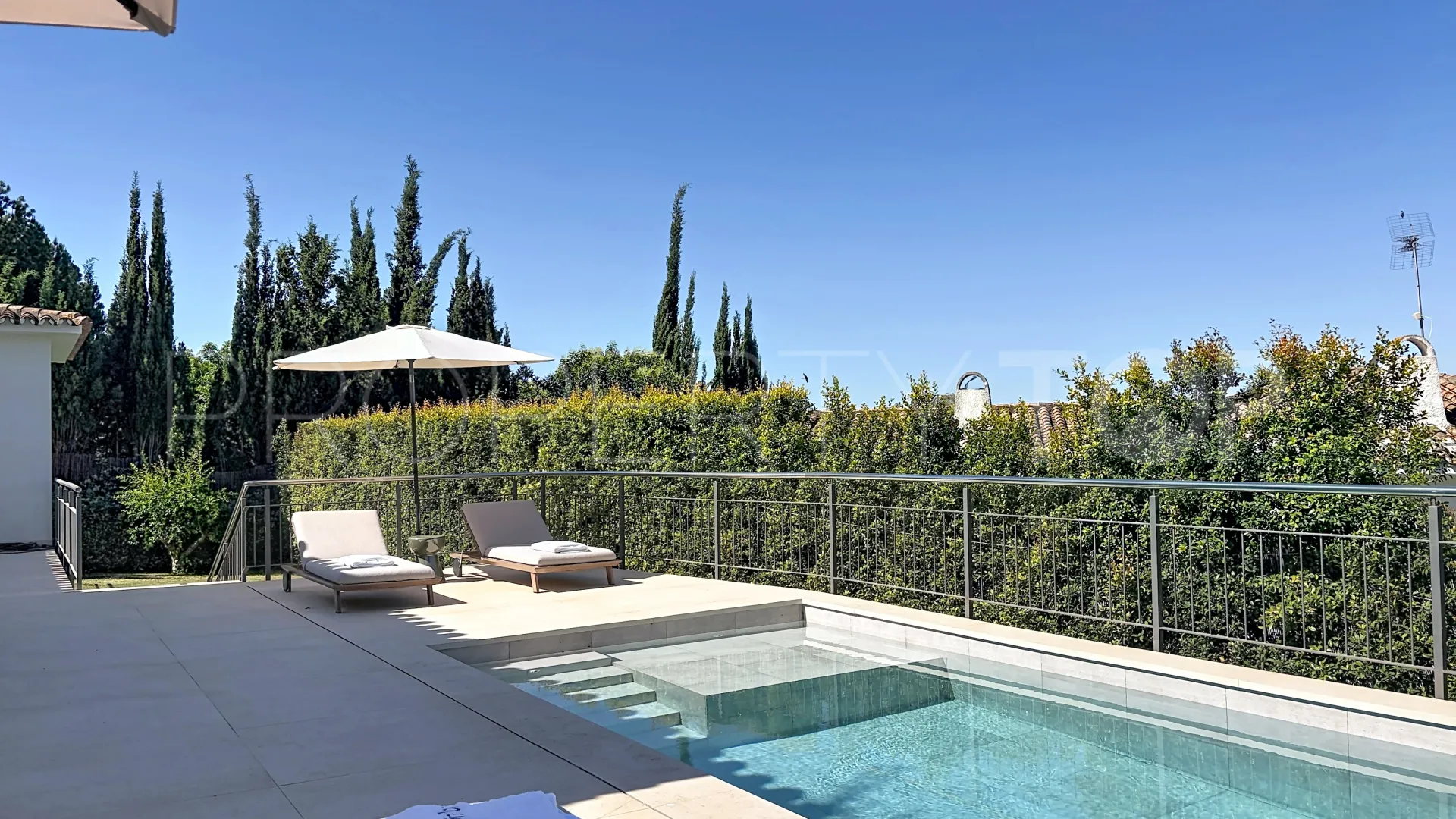 Comprar villa con 4 dormitorios en Guadalmina Alta