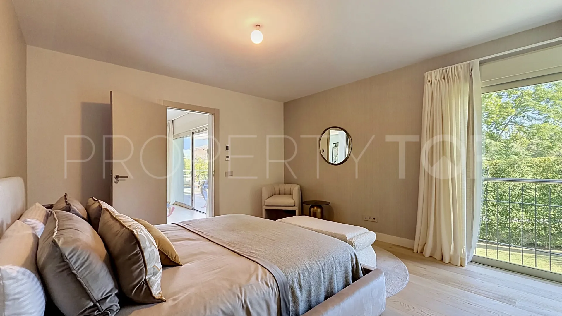 Comprar villa con 4 dormitorios en Guadalmina Alta