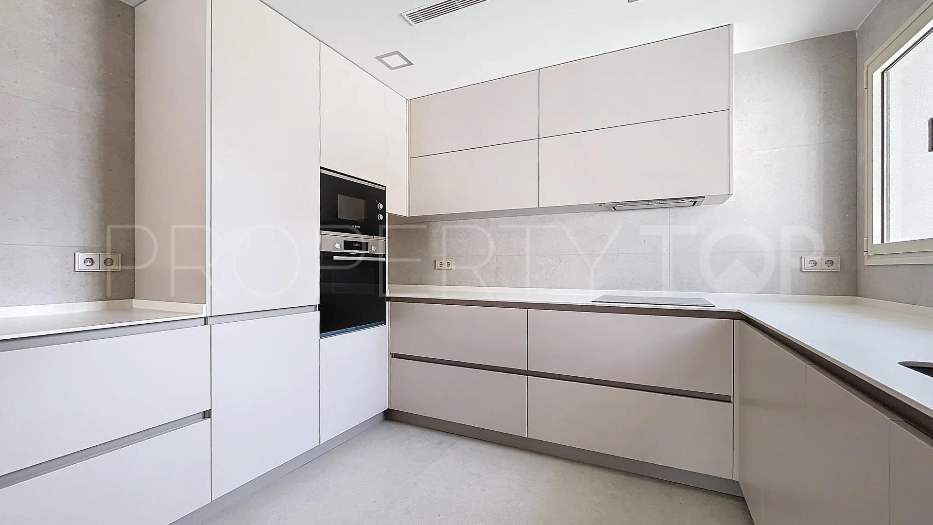 Comprar villa con 4 dormitorios en Guadalmina Alta