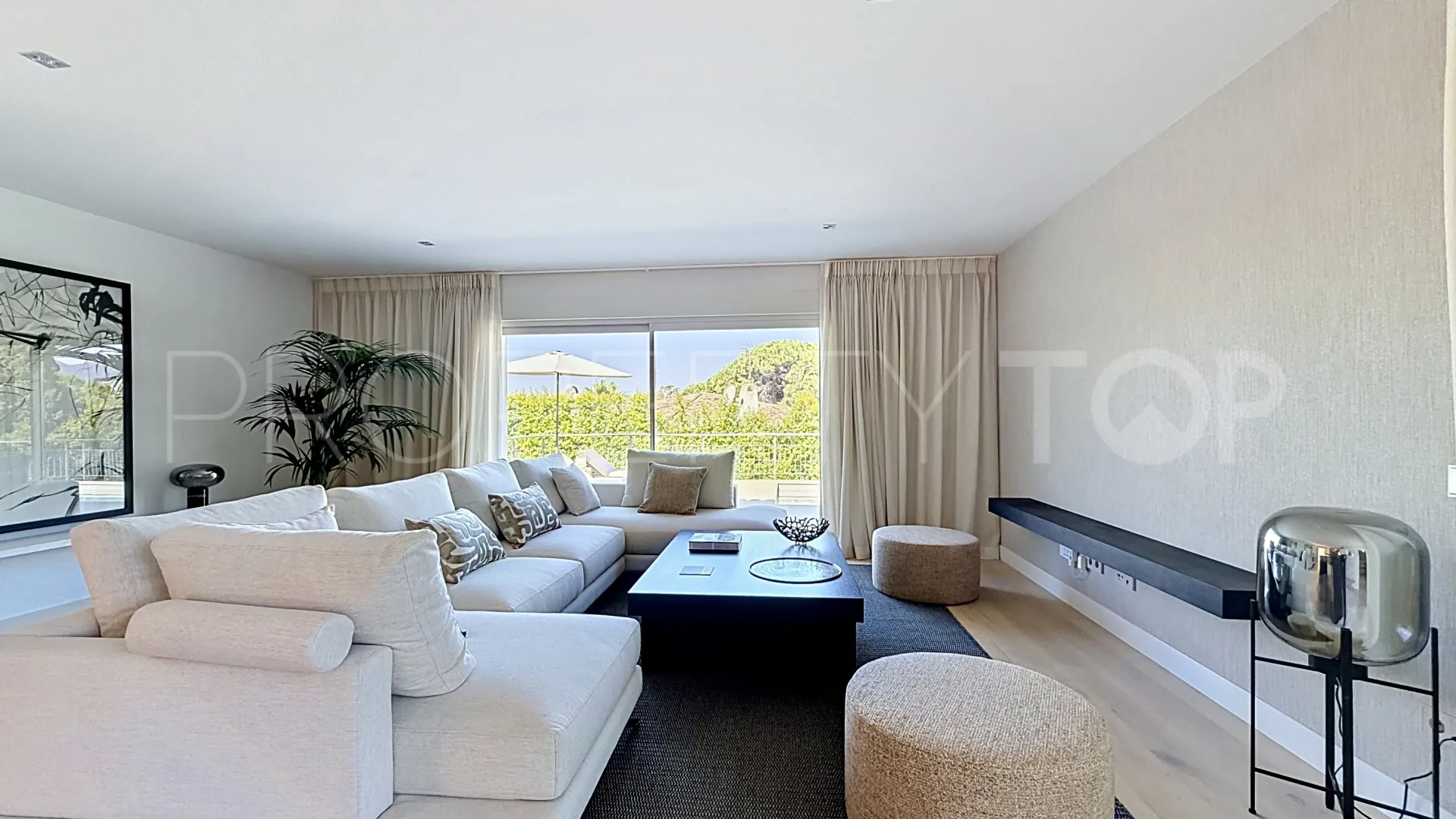 Comprar villa con 4 dormitorios en Guadalmina Alta
