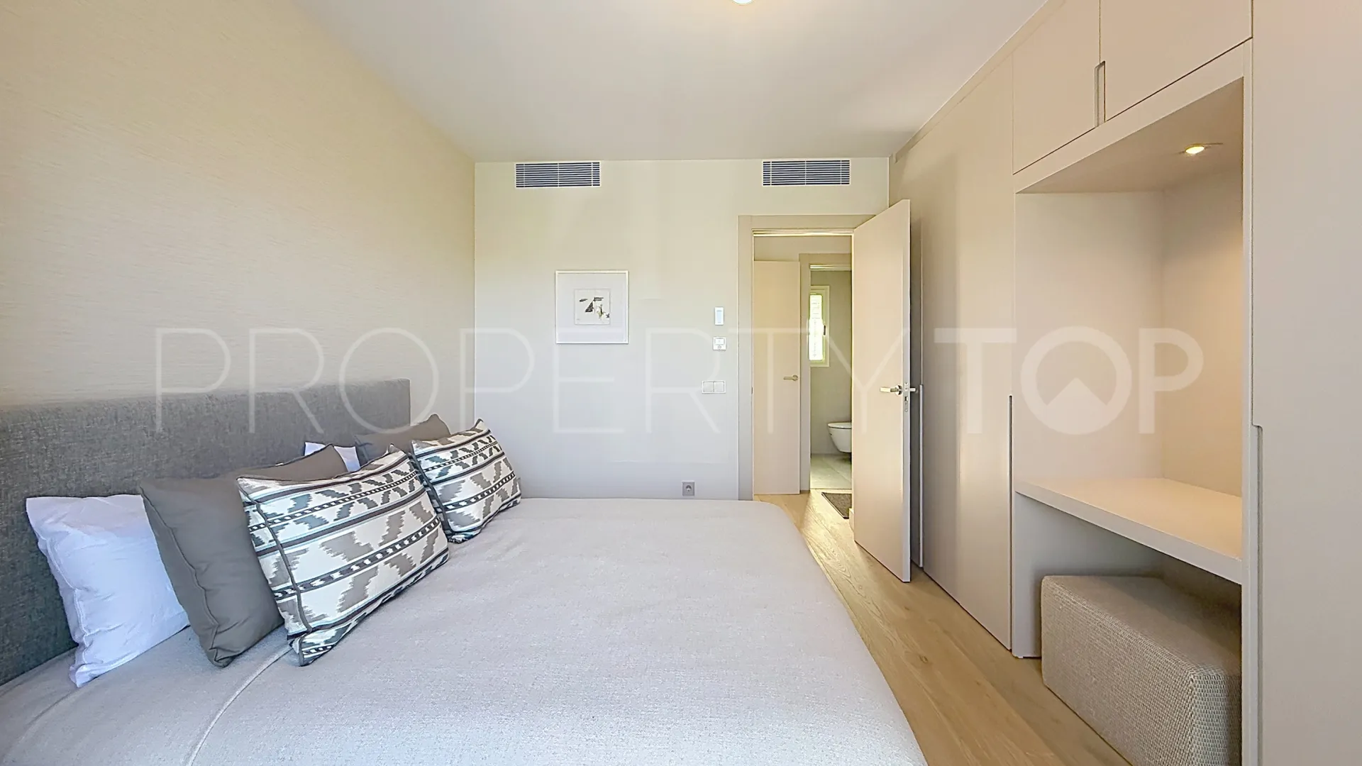 Comprar villa con 4 dormitorios en Guadalmina Alta