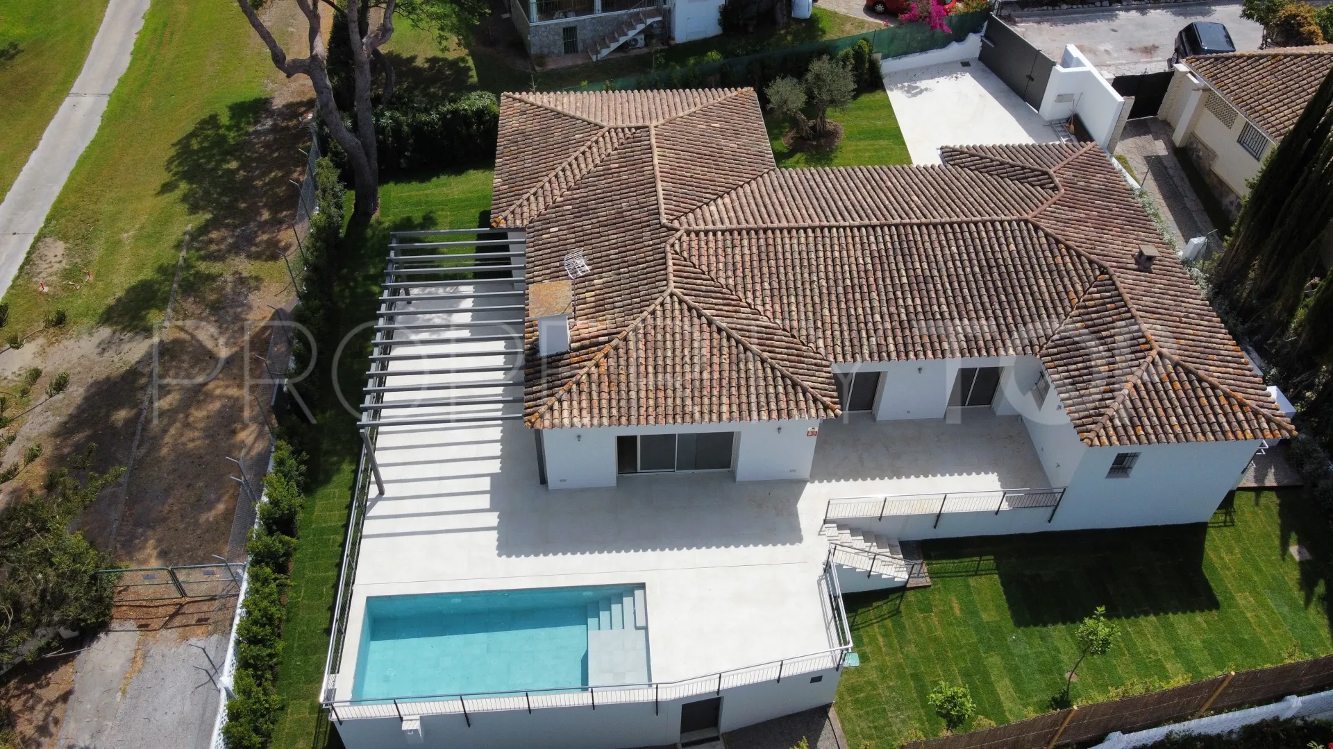 Comprar villa con 4 dormitorios en Guadalmina Alta