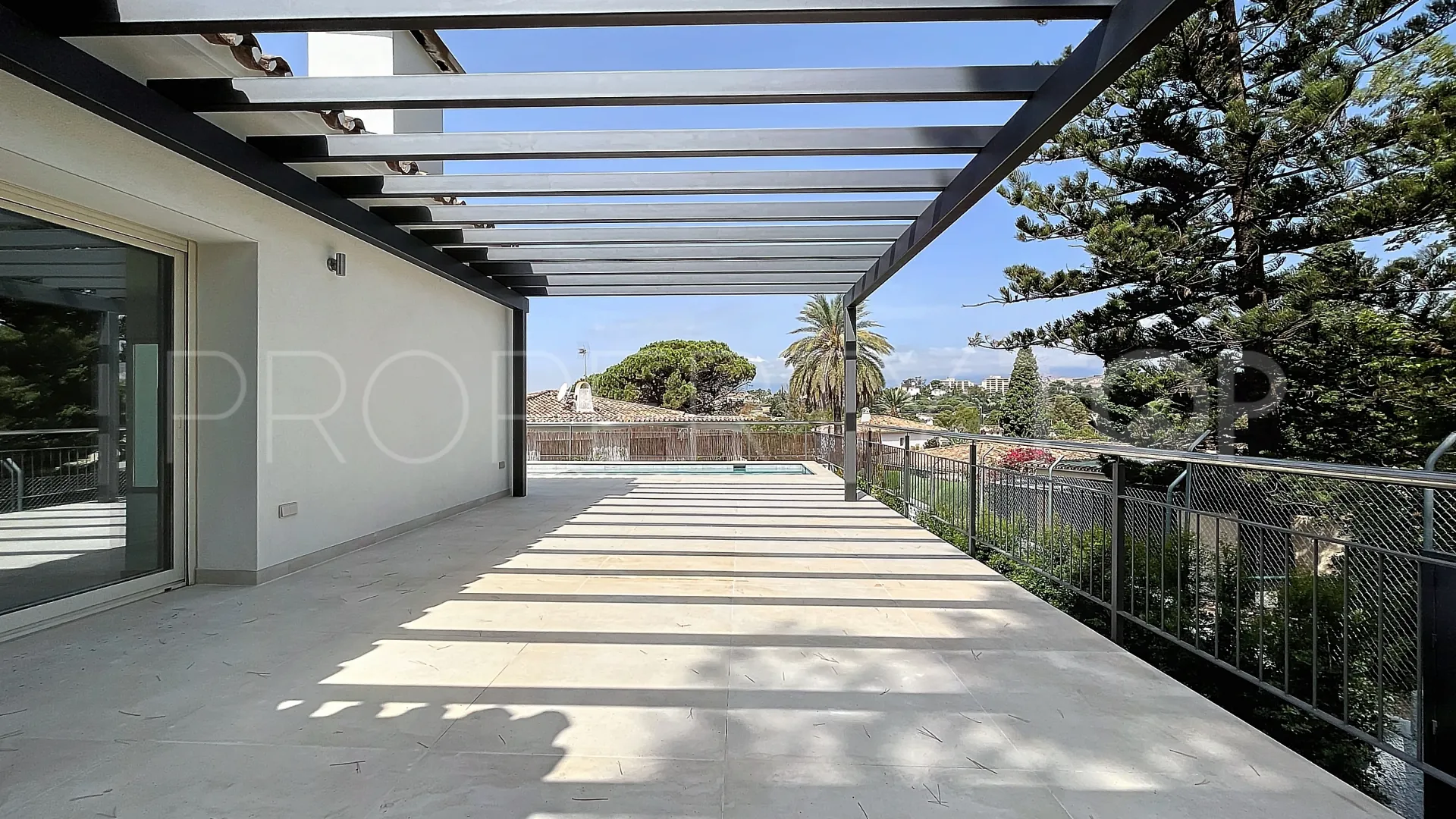 Comprar villa con 4 dormitorios en Guadalmina Alta