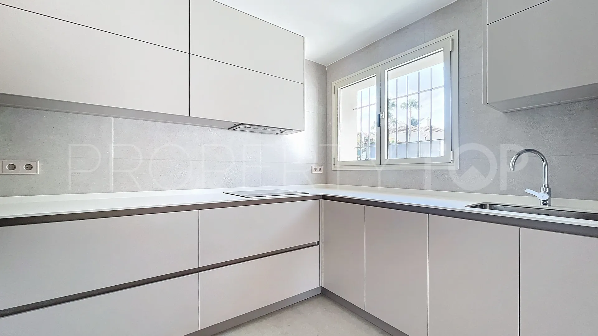 Comprar villa con 4 dormitorios en Guadalmina Alta