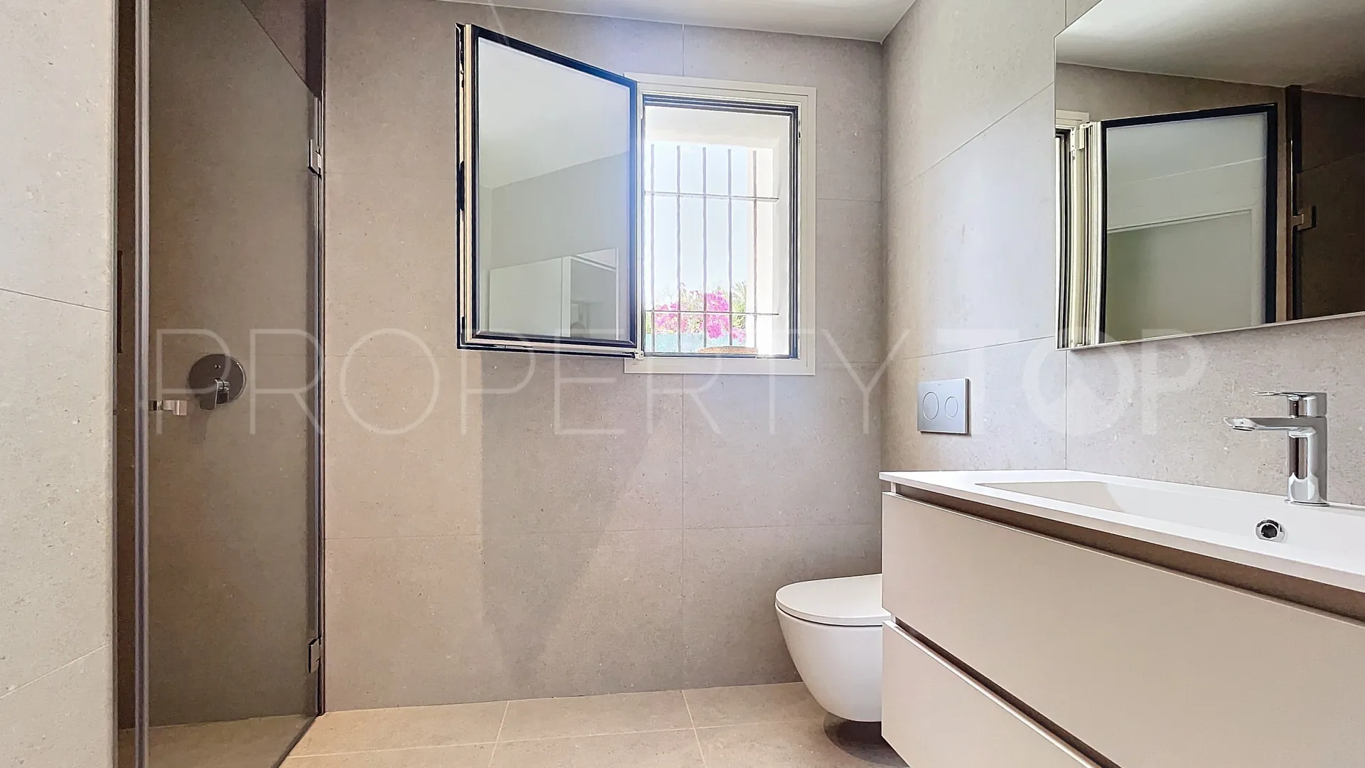 Comprar villa con 4 dormitorios en Guadalmina Alta