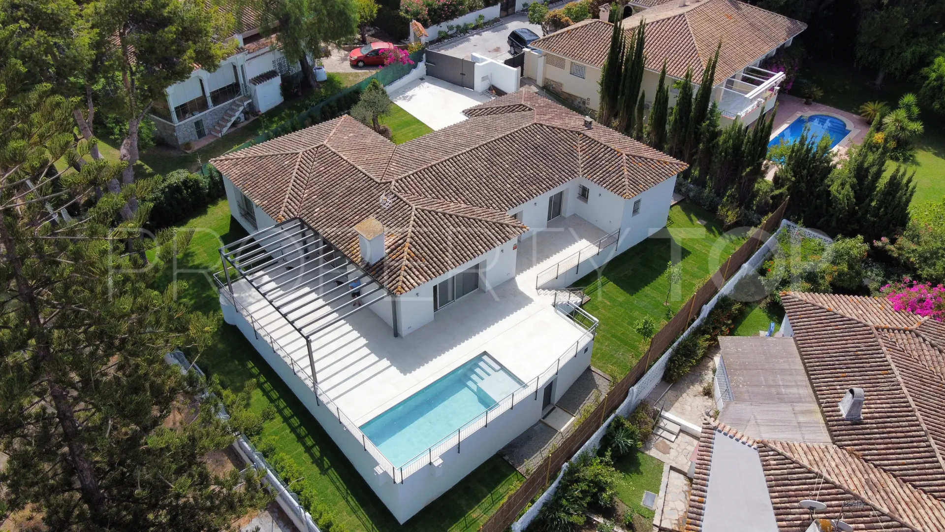 Comprar villa con 4 dormitorios en Guadalmina Alta