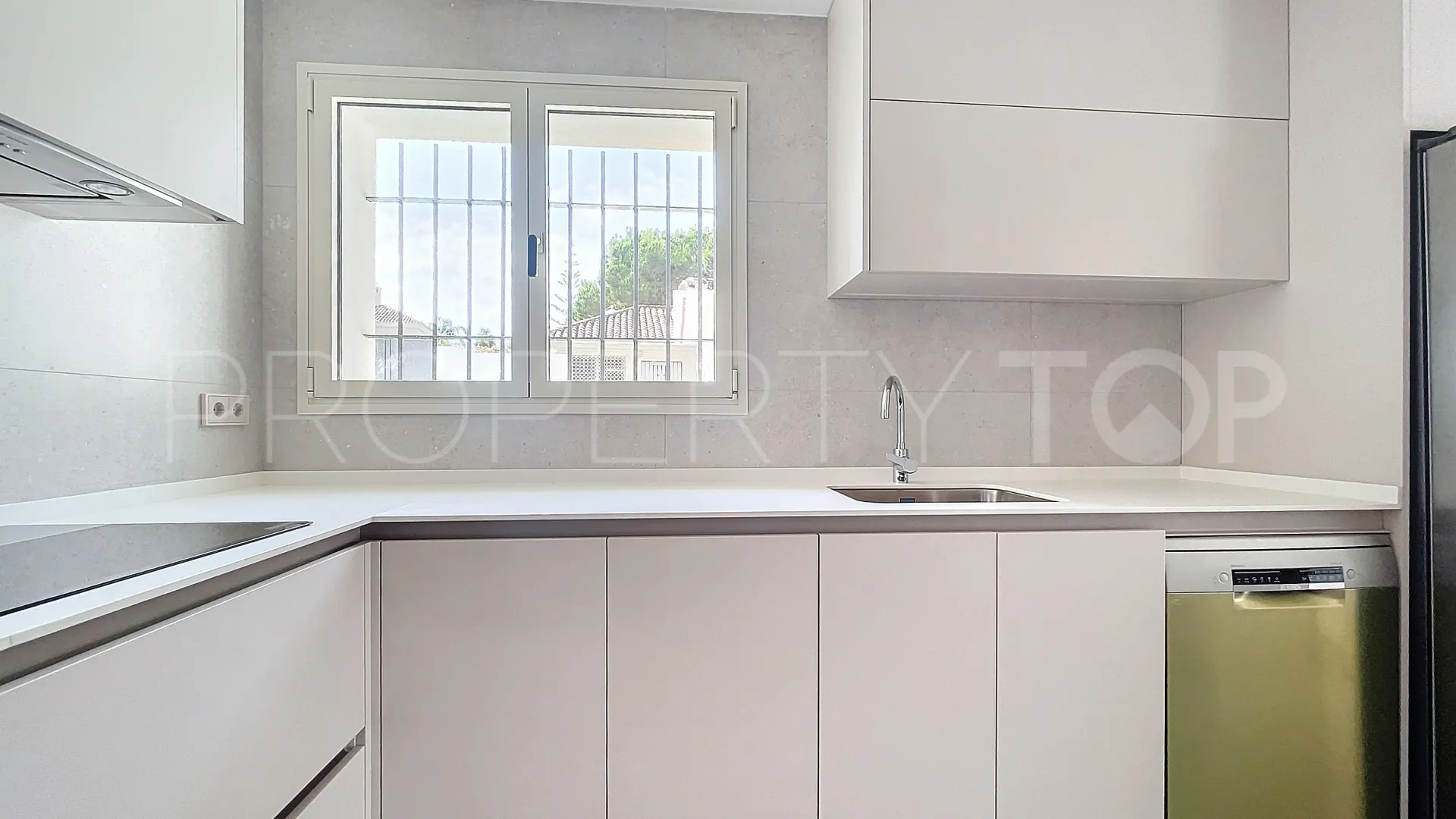 Comprar villa con 4 dormitorios en Guadalmina Alta