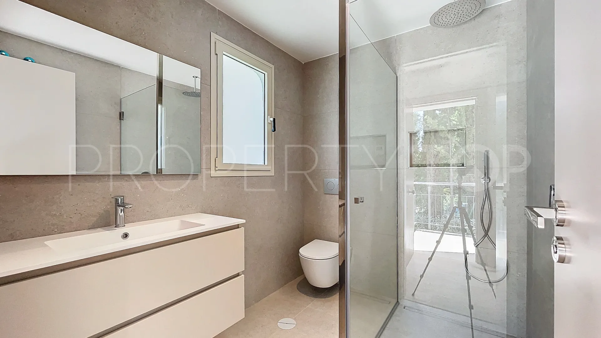 Comprar villa con 4 dormitorios en Guadalmina Alta