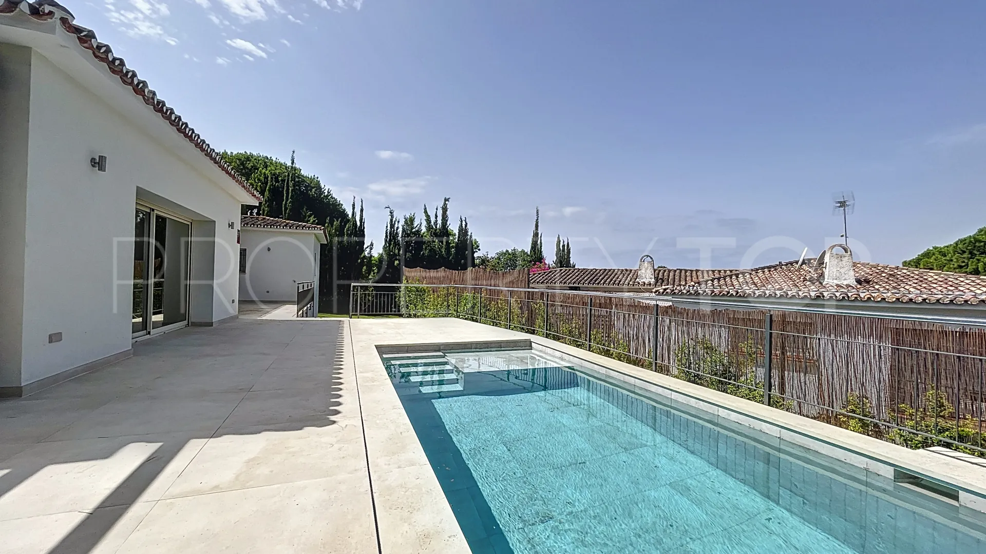 Comprar villa con 4 dormitorios en Guadalmina Alta
