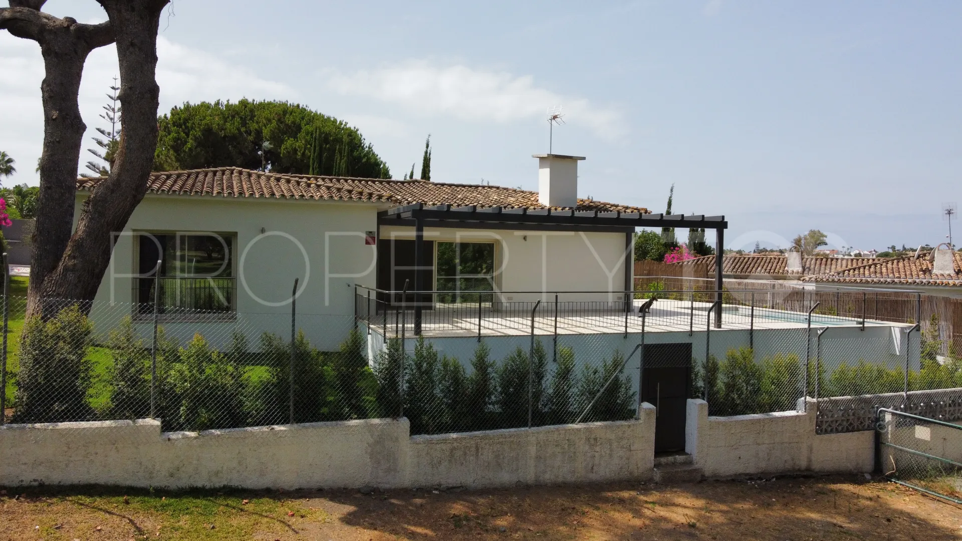 Comprar villa con 4 dormitorios en Guadalmina Alta