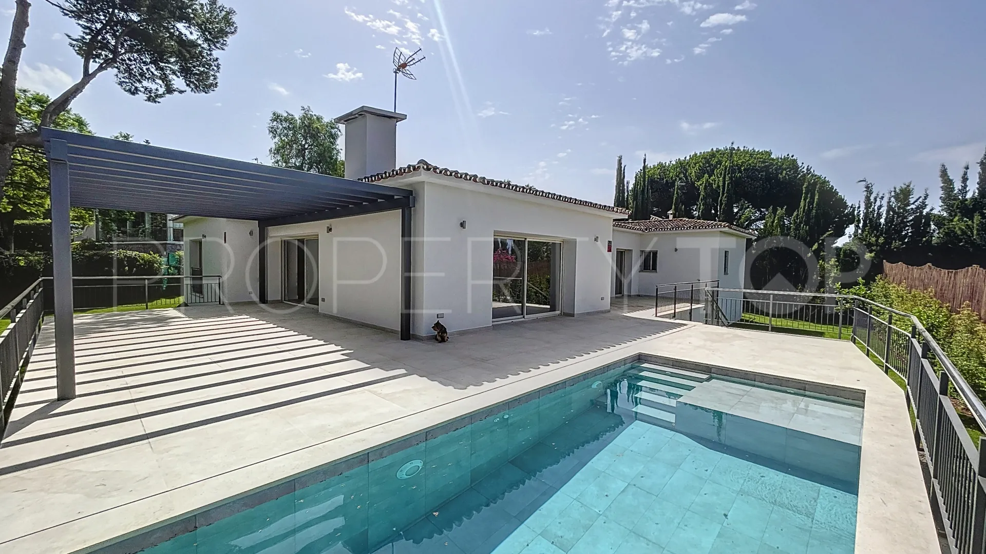 Comprar villa con 4 dormitorios en Guadalmina Alta