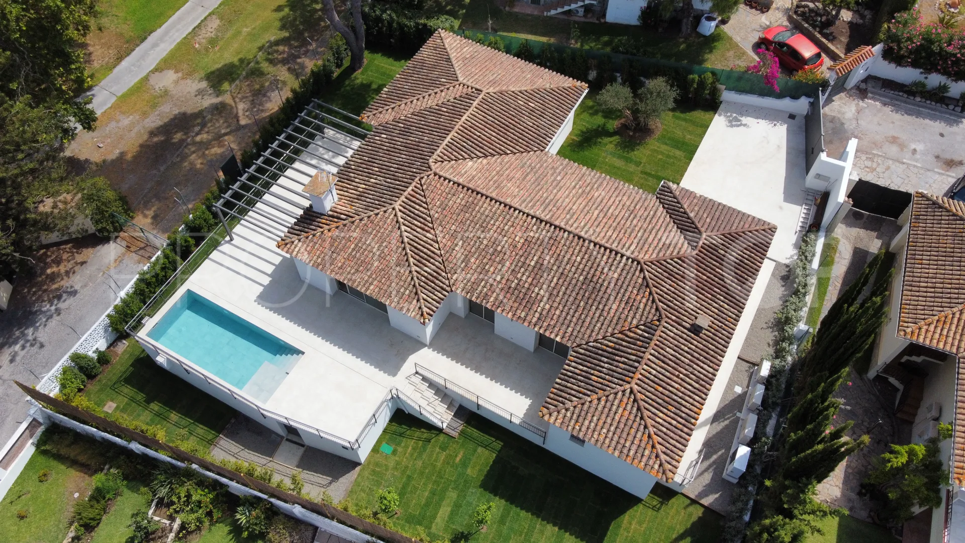 Comprar villa con 4 dormitorios en Guadalmina Alta