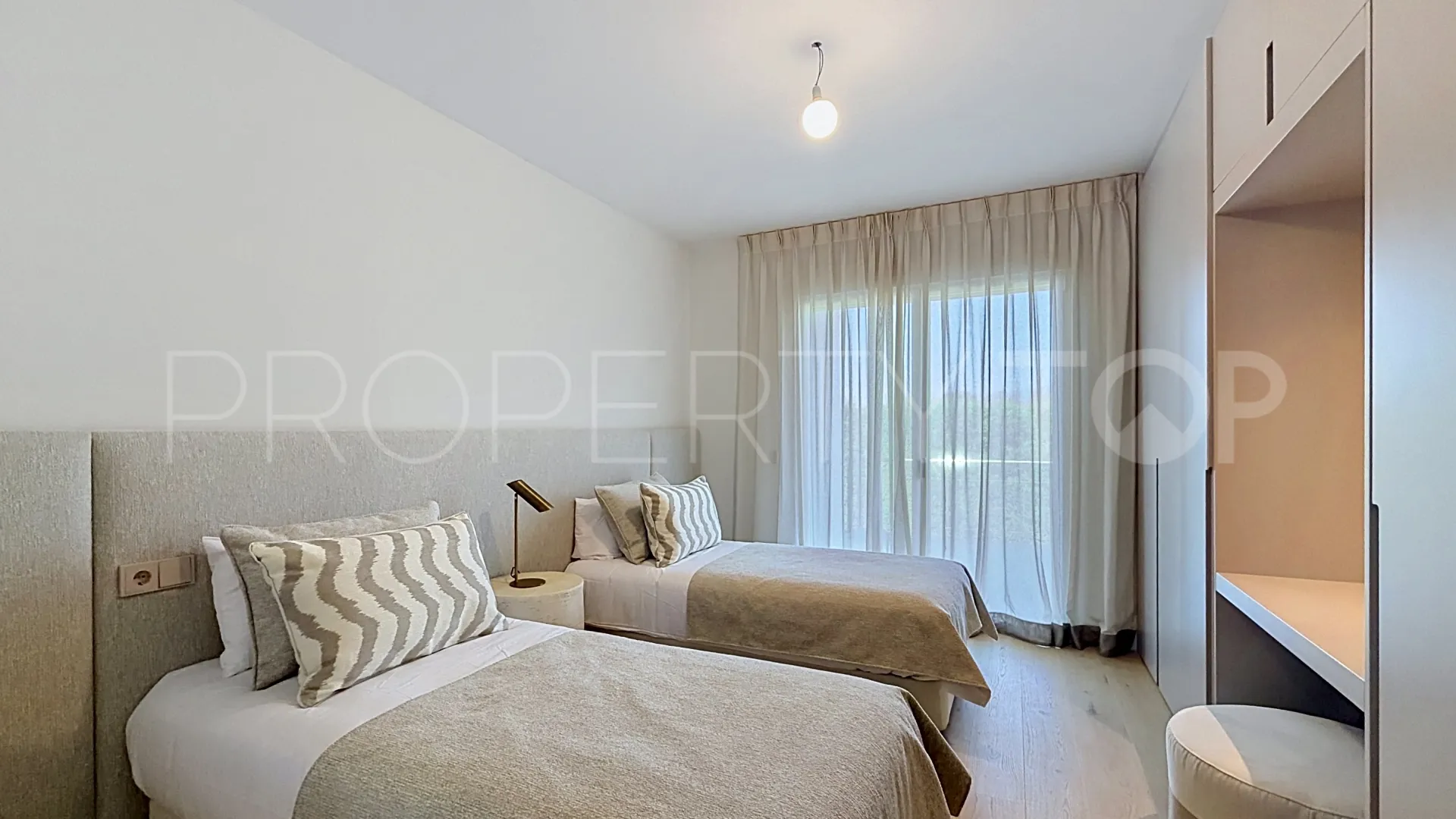 Comprar villa con 4 dormitorios en Guadalmina Alta