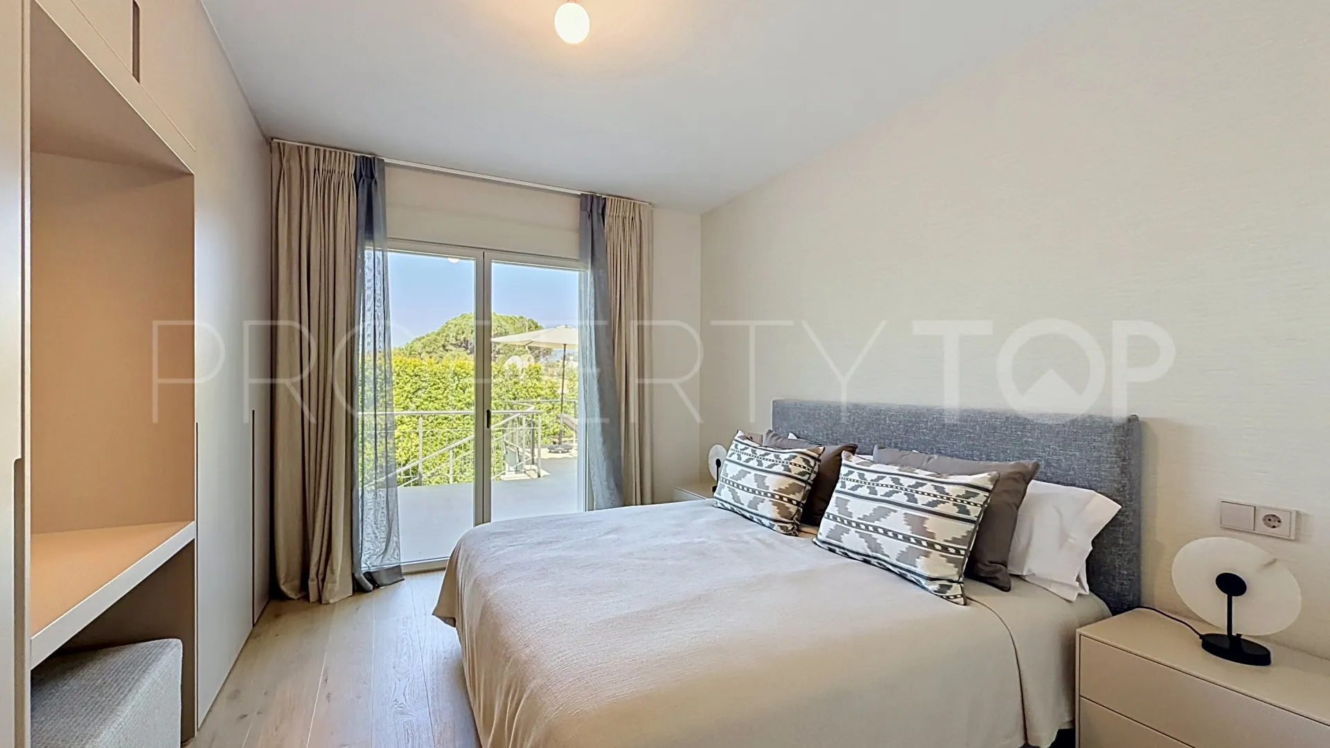 Comprar villa con 4 dormitorios en Guadalmina Alta
