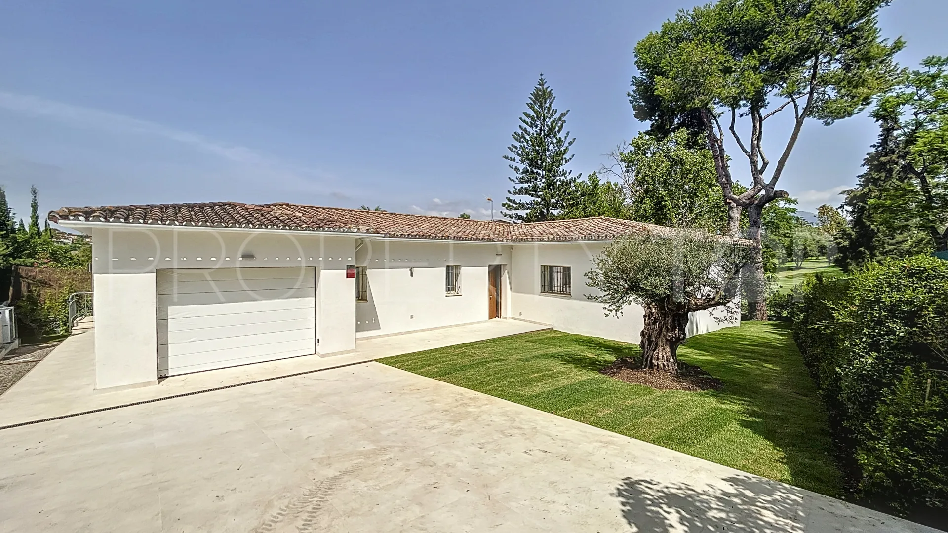 Comprar villa con 4 dormitorios en Guadalmina Alta