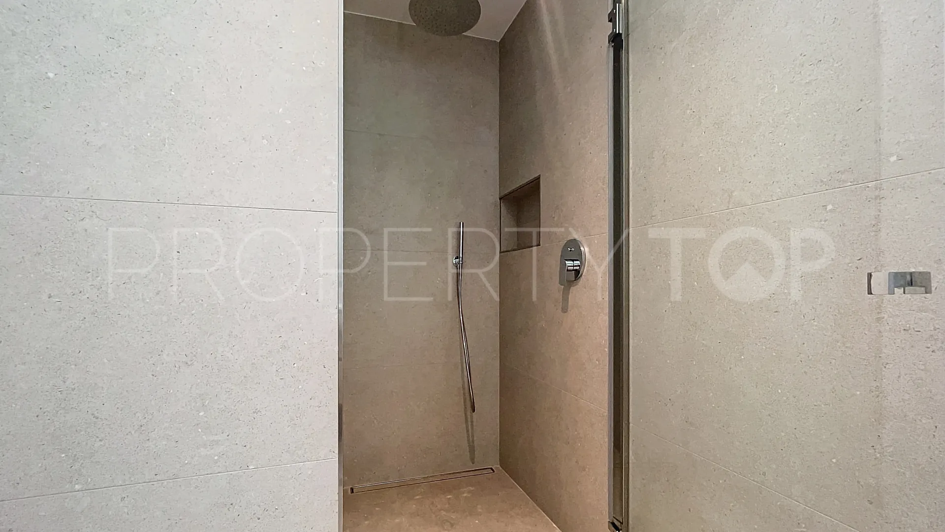 Comprar villa con 4 dormitorios en Guadalmina Alta